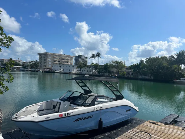 Rent a YAMAHA jet boat in Miami Beach, FL near me