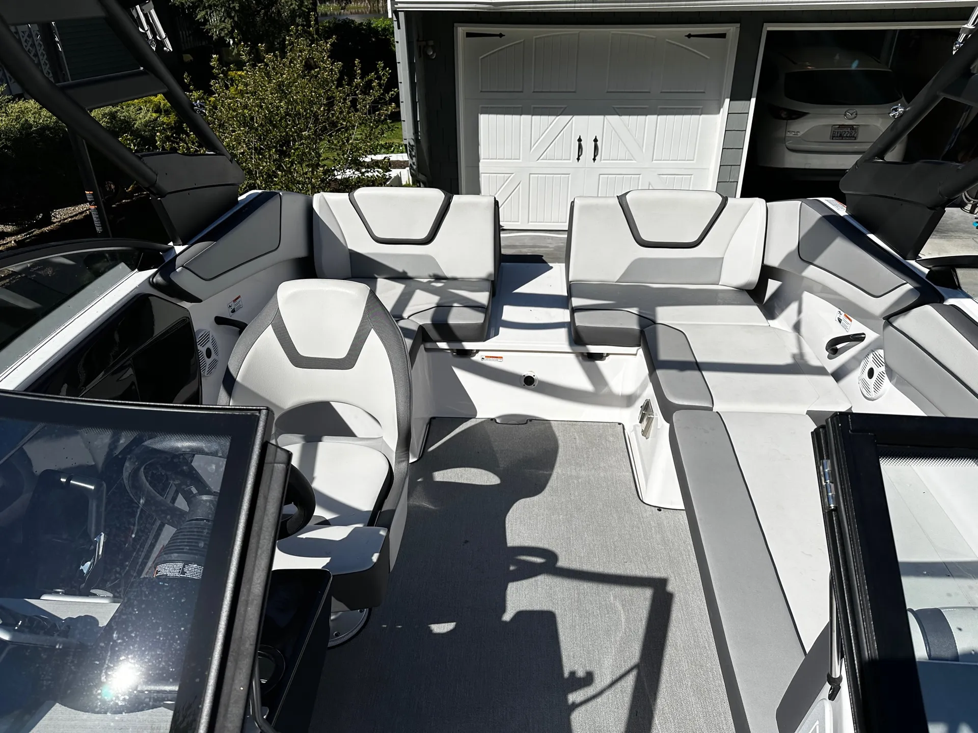 Lake Washington Explorer: Waterfront Mansions, City Views & Sunsets