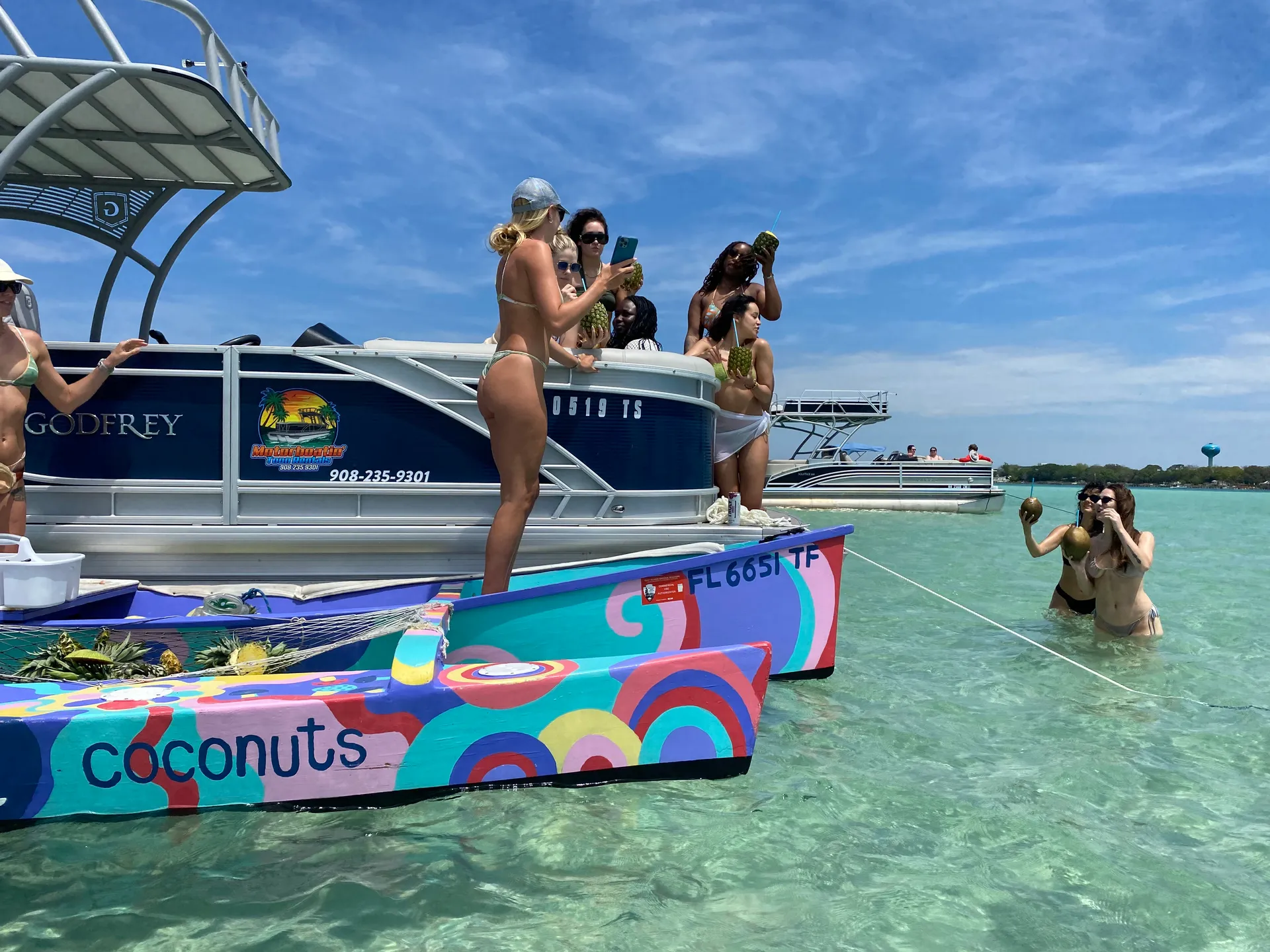 Tiki Themed Hula-Mama 30 ft pontoon 2slides 150 HP Fuel Included 