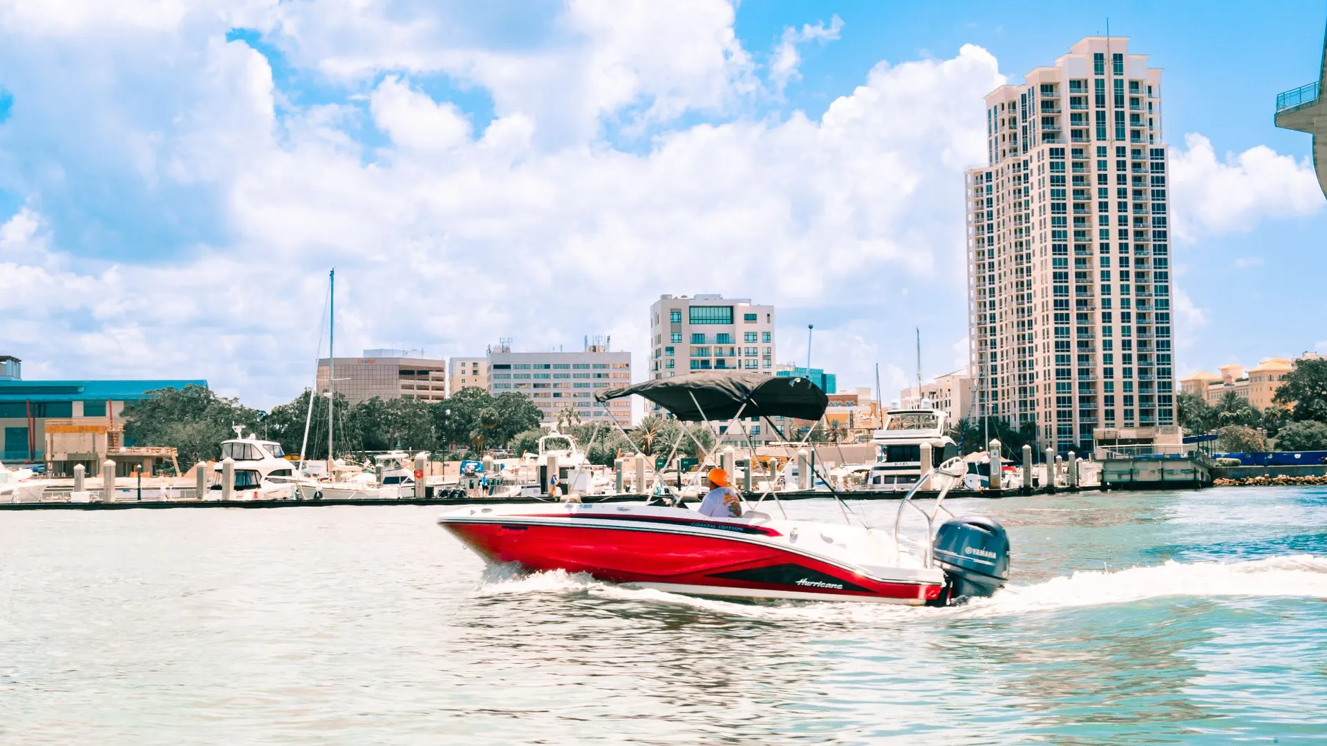 2022 Hurricane deck boat perfect  for the family.