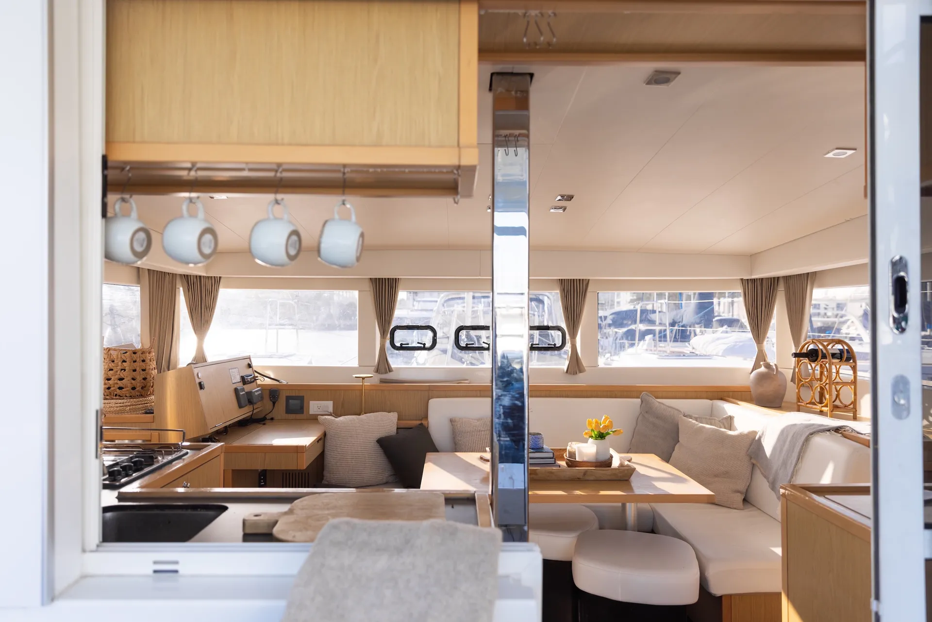 Lagoon  390 in Marina del Rey, CA — photo 6