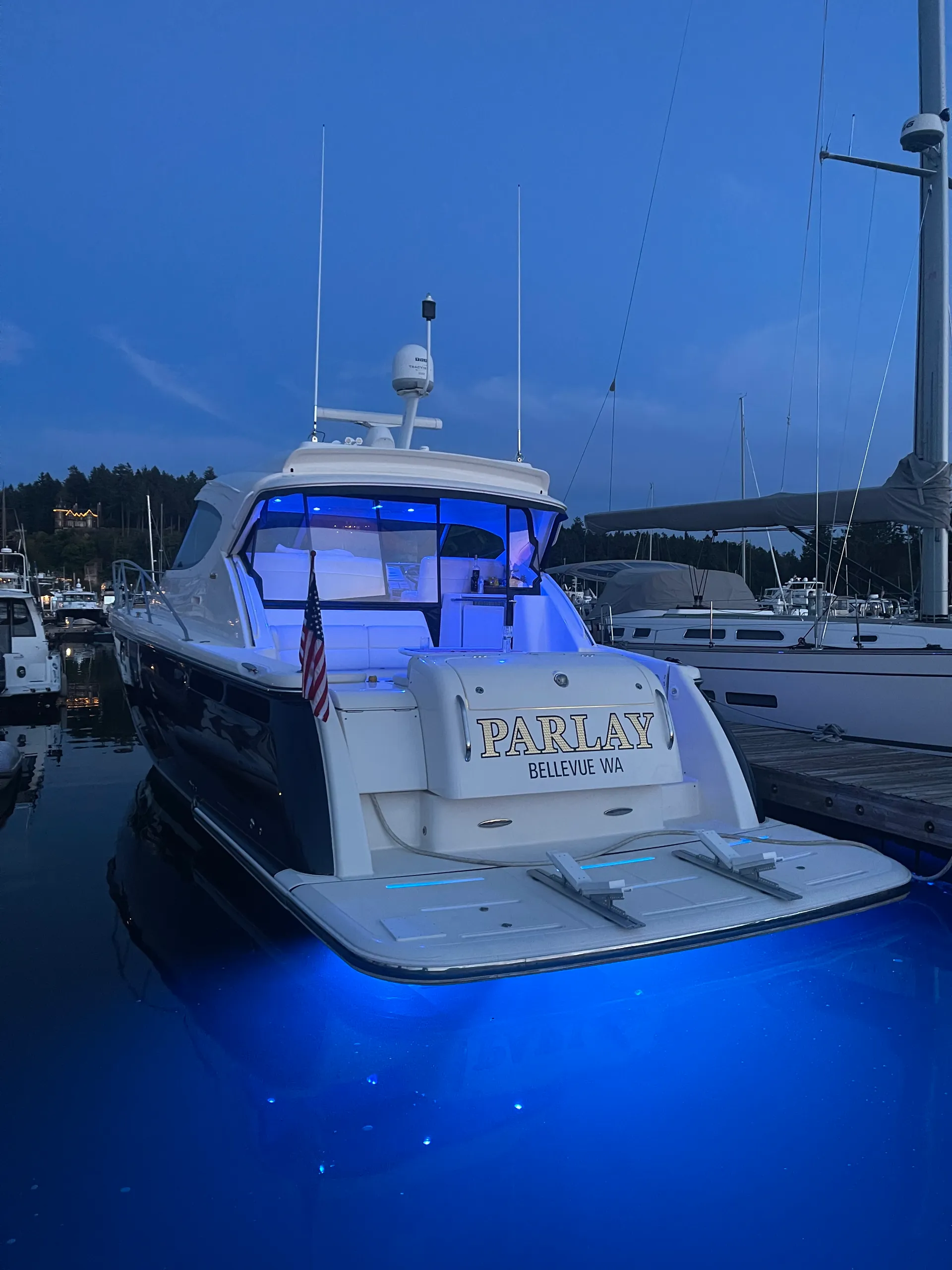 Explore the waters Lake Washington aboard the luxurious 47' Tiara 