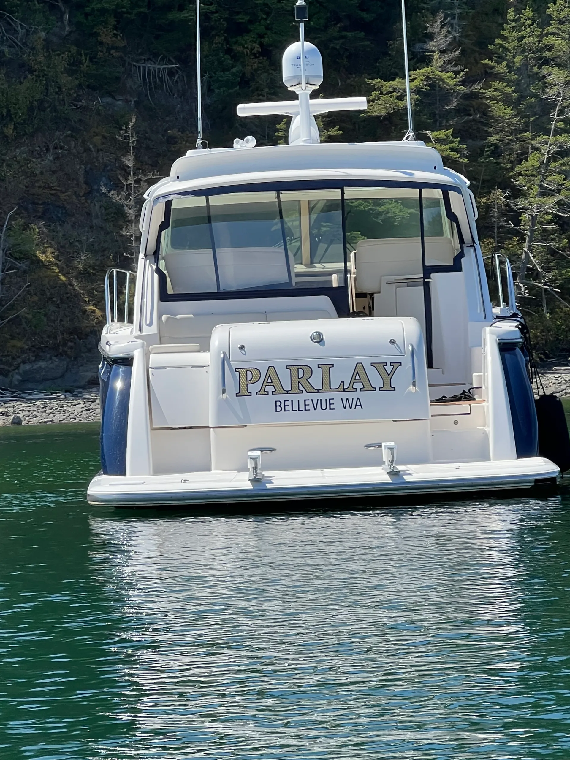 Explore the waters Lake Washington aboard the luxurious 47' Tiara 