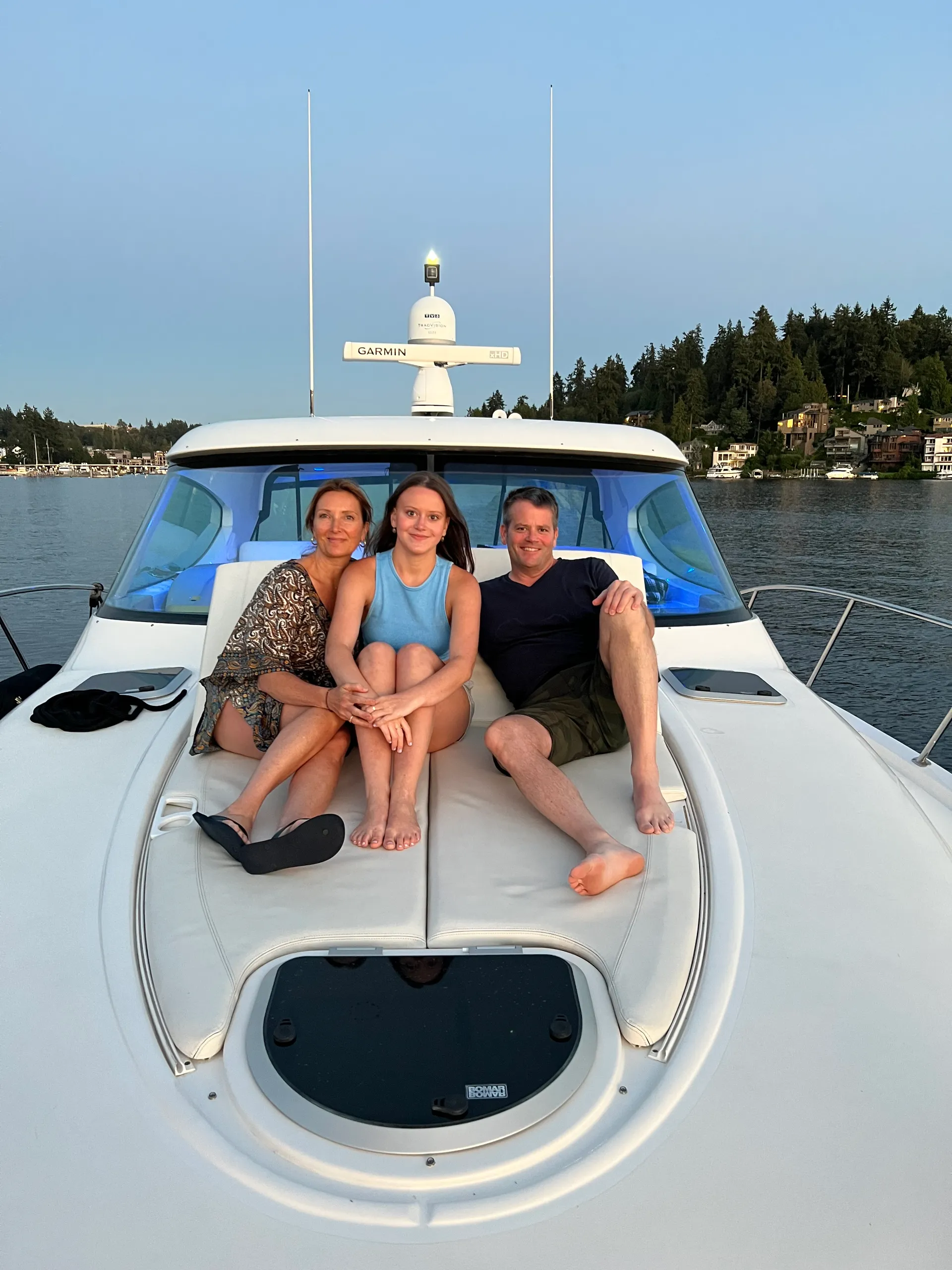 Explore the waters Lake Washington aboard the luxurious 47' Tiara 