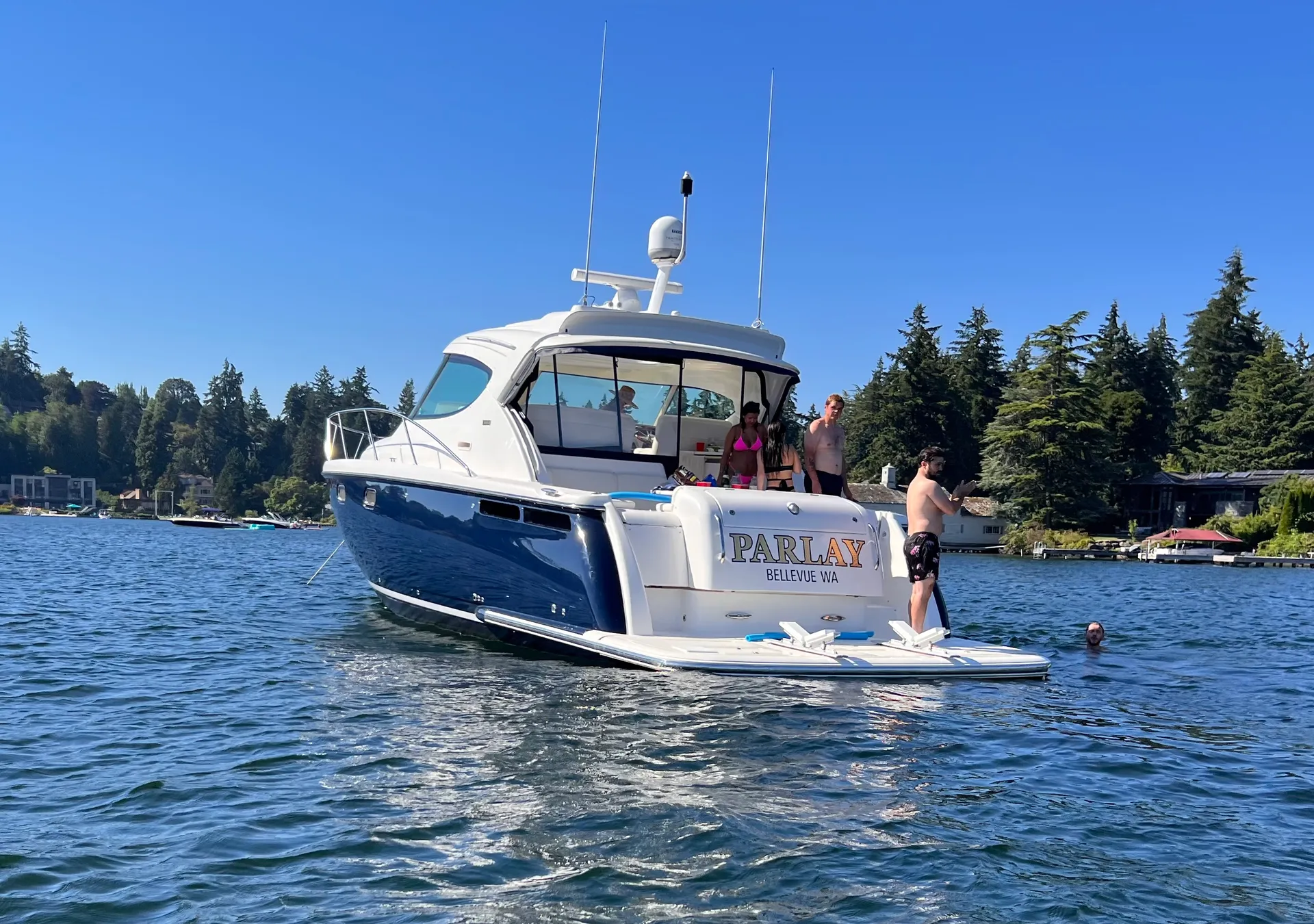 Explore the waters Lake Washington aboard the luxurious 47' Tiara 