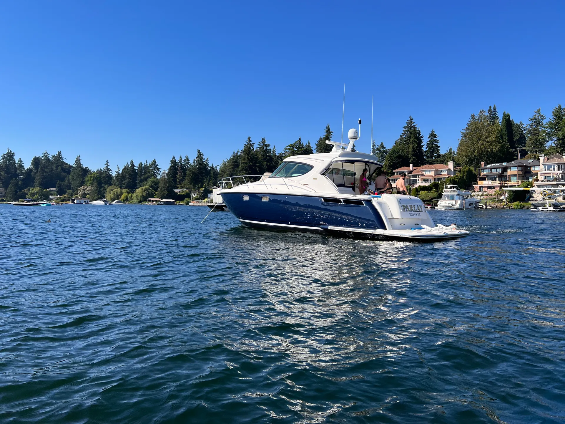 Explore the waters Lake Washington aboard the luxurious 47' Tiara 