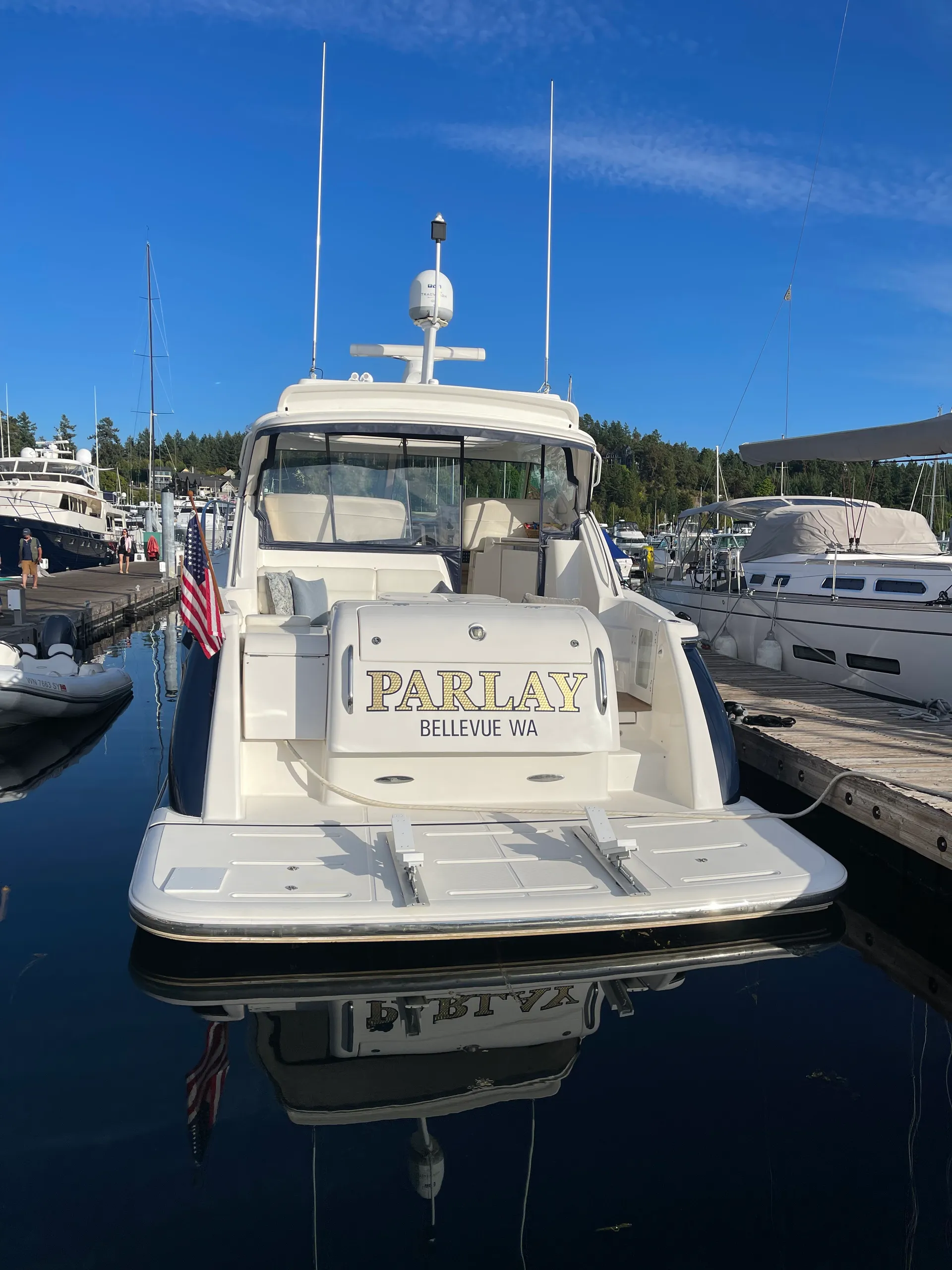 Explore the waters Lake Washington aboard the luxurious 47' Tiara 
