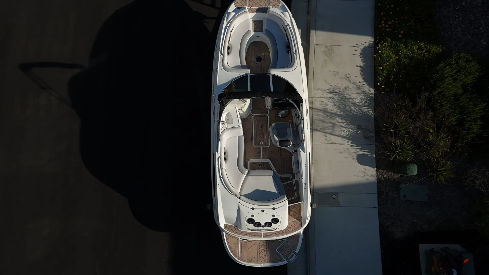 DECK BOAT 
