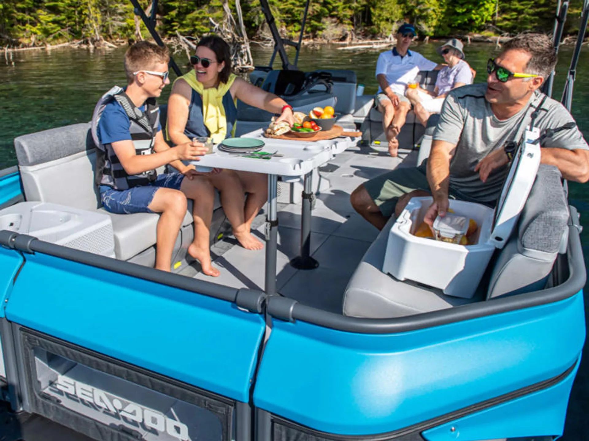 Folsom Lake’s #1 Boat Rentals: 18’ & 21’ Pontoons Ready to Book!