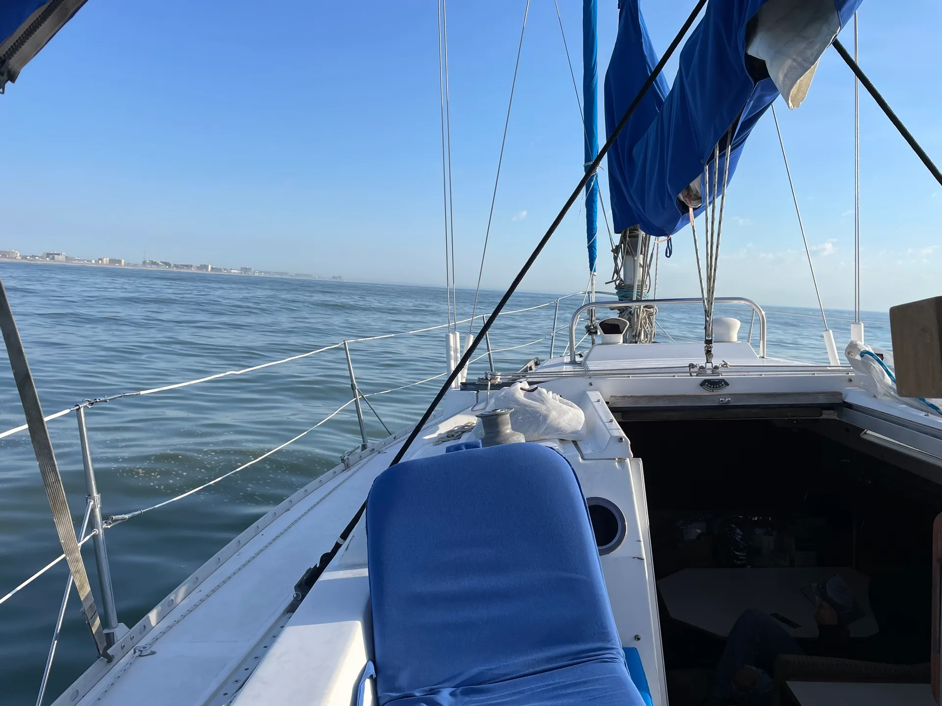 Hunter 31 in Highlands, NJ — photo 3