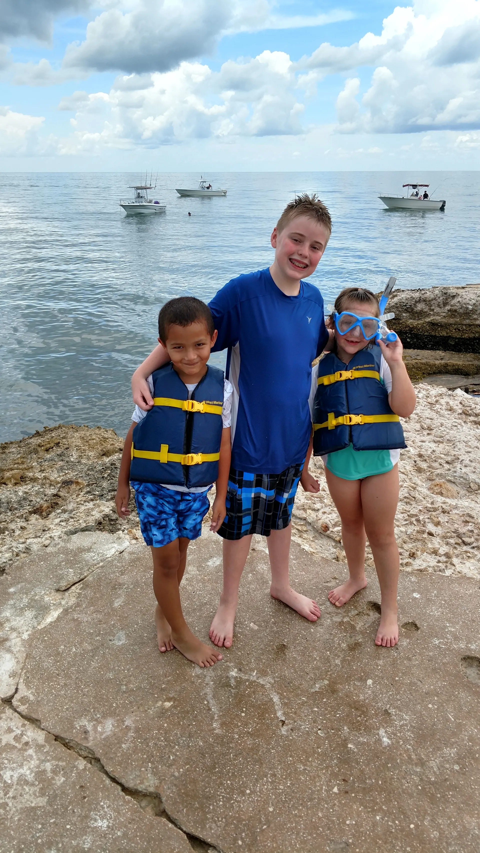 Fantastic Voyage on 2022 - 23’ Tritoon - up to 12 passengers + fishing