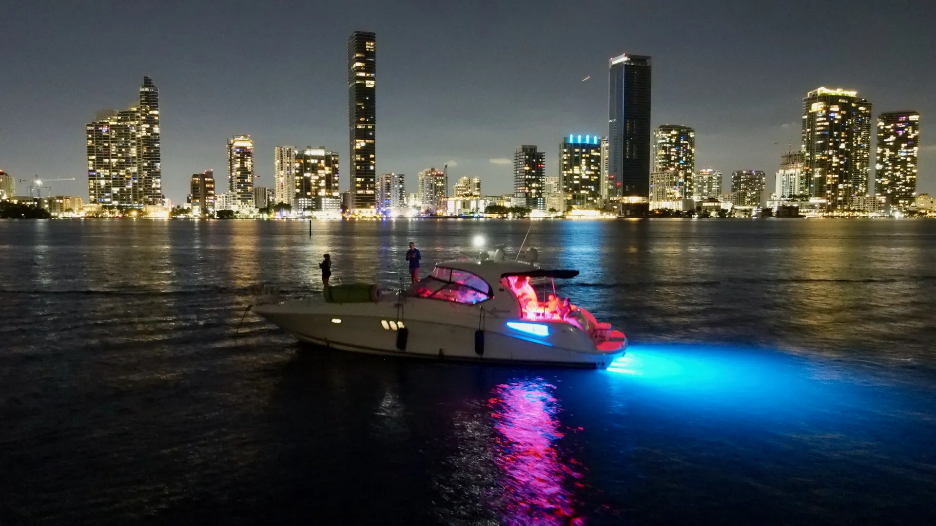 Sea Ray Boats 44 Sundancer in Miami, FL — photo 7