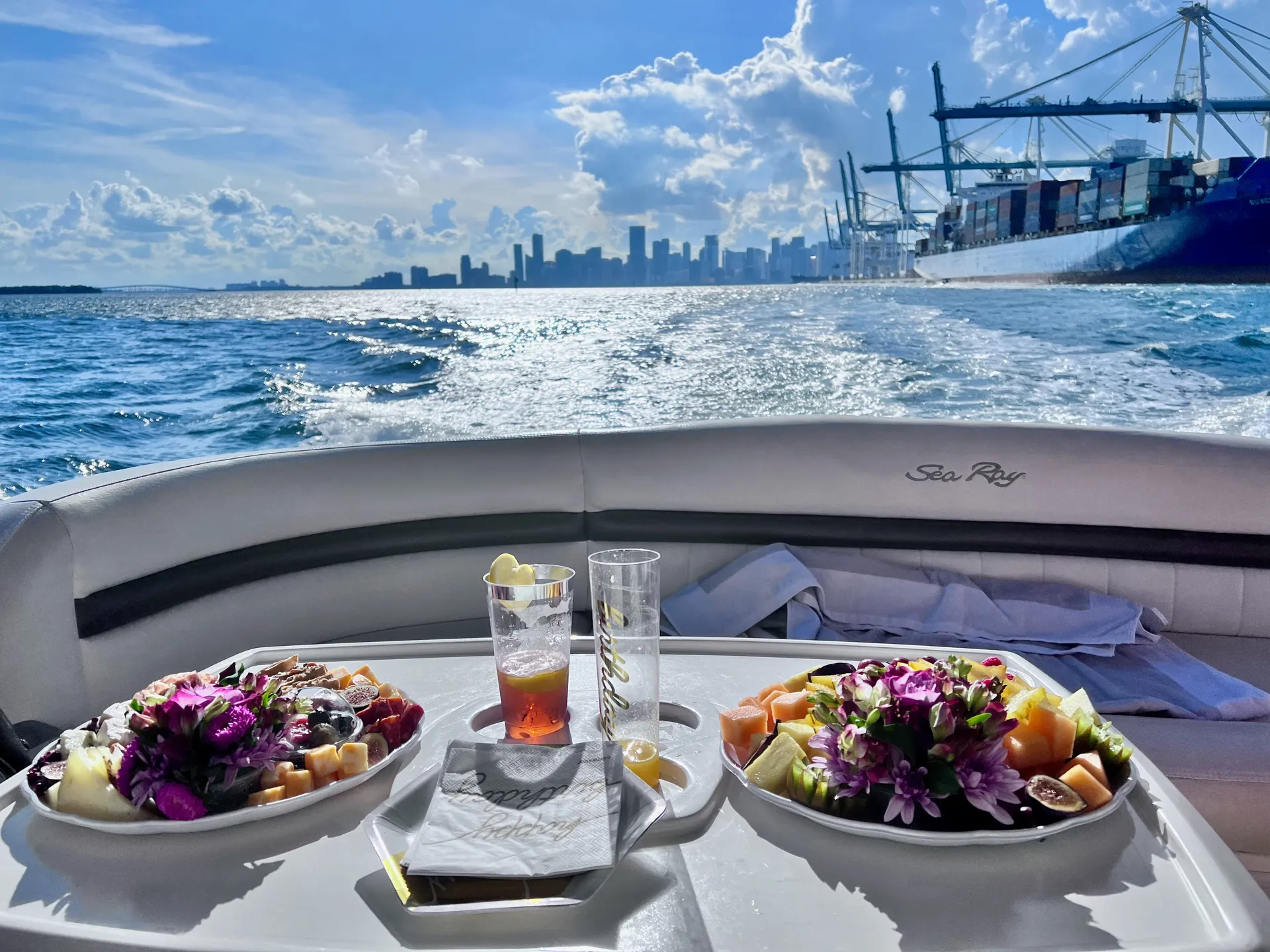 5 ⭐️ 50“ Luxury Miami Yacht, Sunset & Party Mon to Thu One free Hr 
