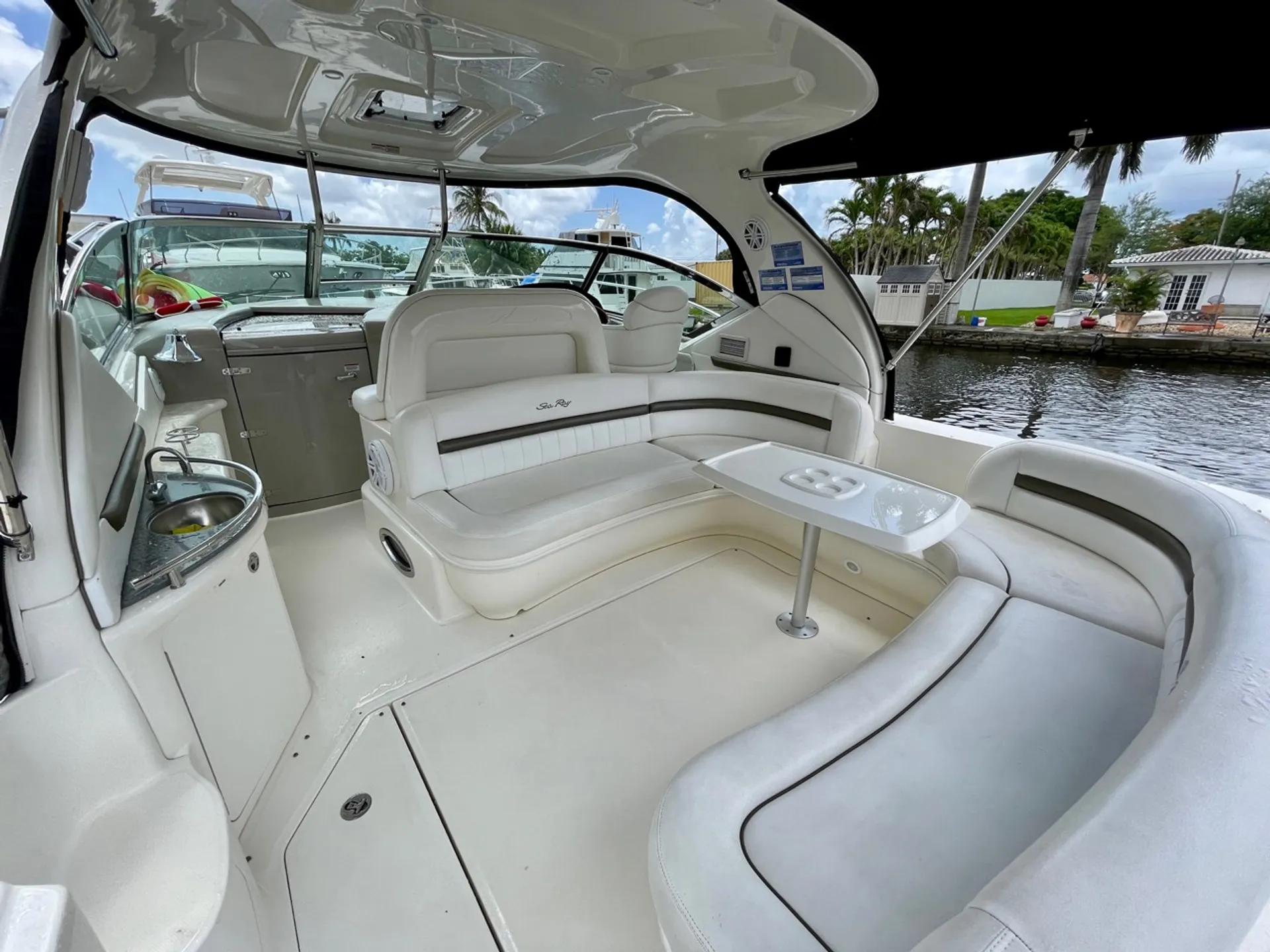 Sea Ray Boats 44 Sundancer in Miami, FL — photo 4