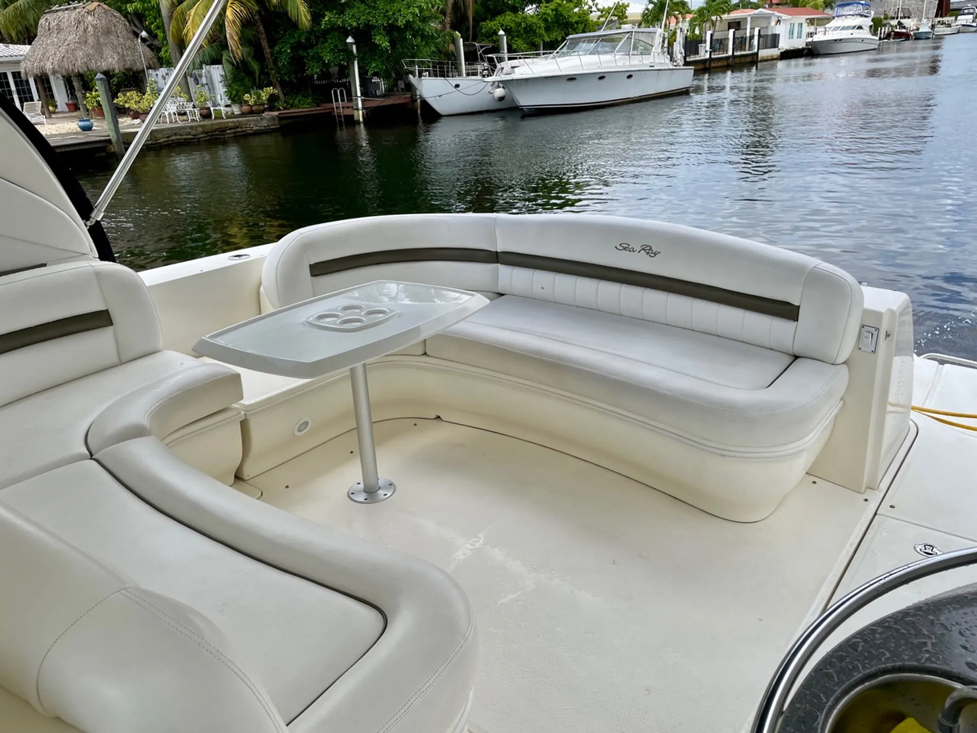 Sea Ray Boats 44 Sundancer in Miami, FL — photo 6