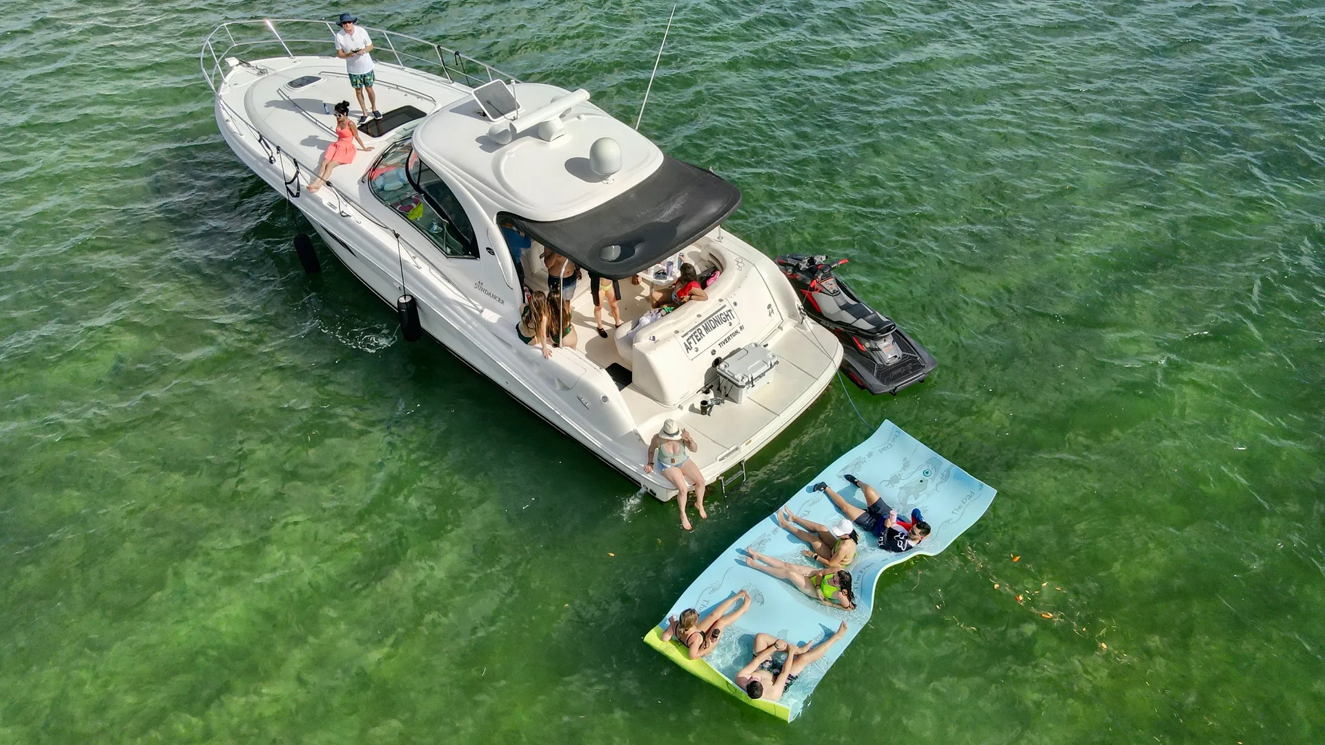 Sea Ray Boats 44 Sundancer in Miami, FL — photo 5