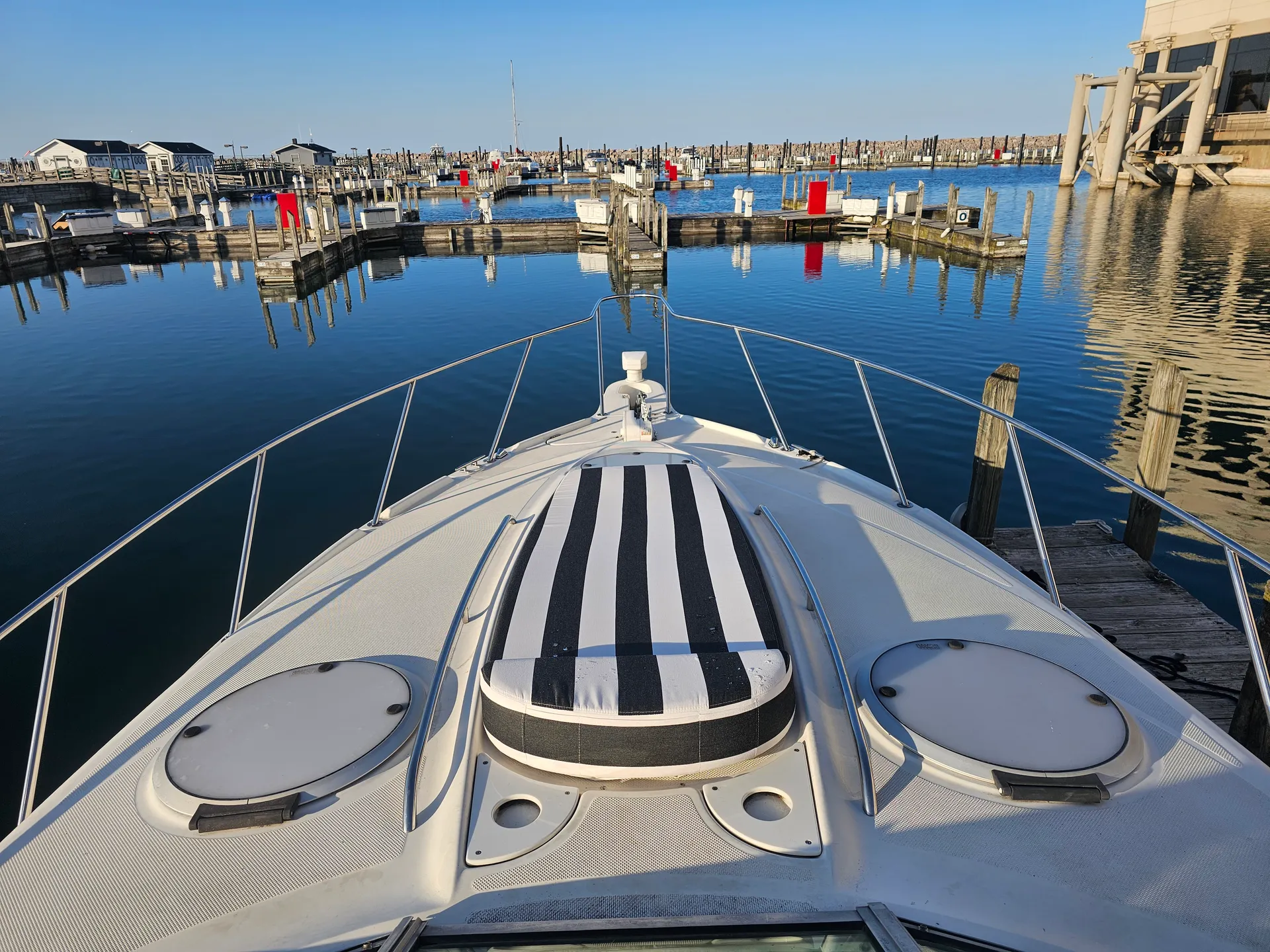 Maxum 3300 SCR in Hammond, IN — photo 2