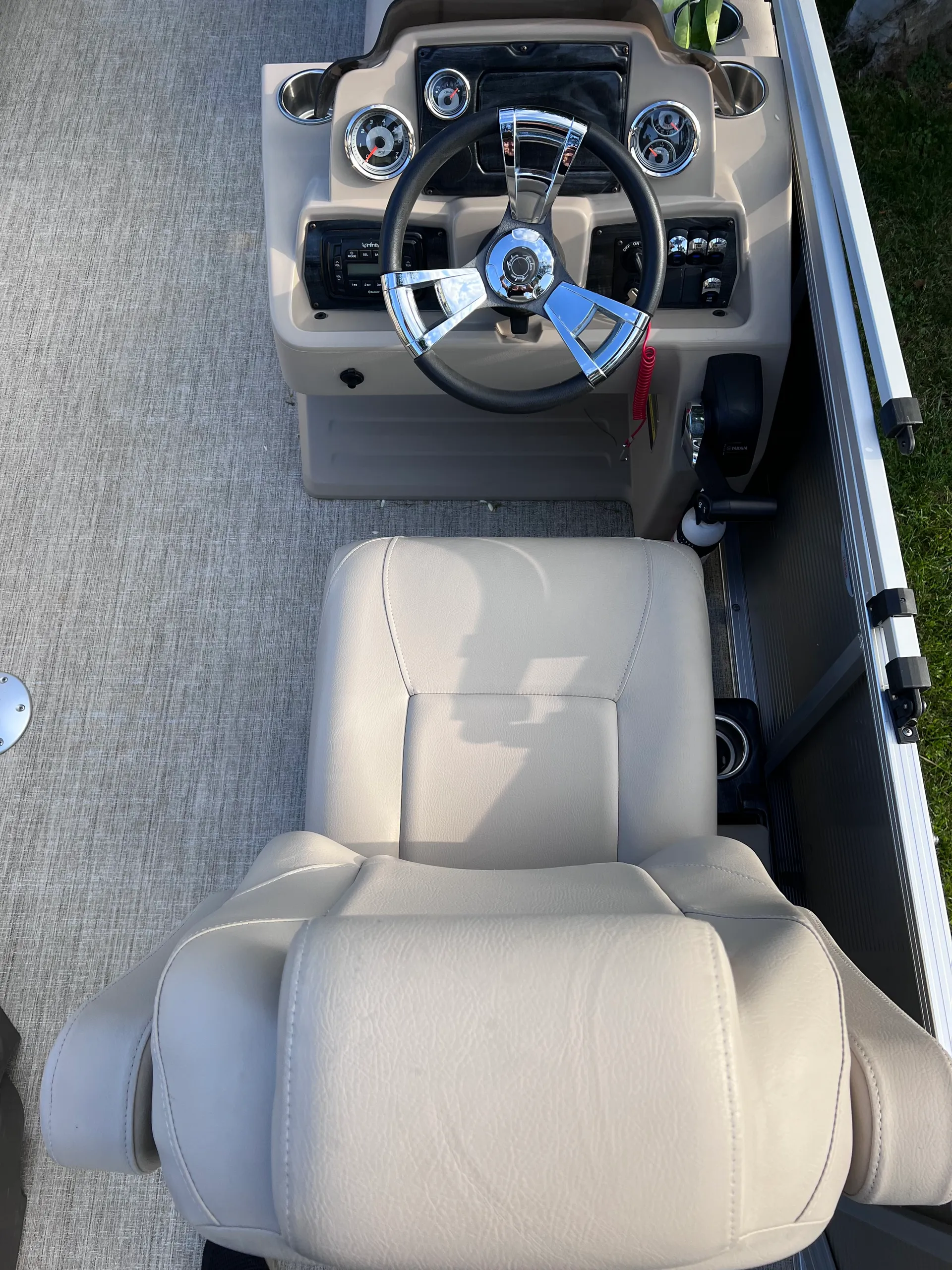 2021 AVALON 2285 FISHER