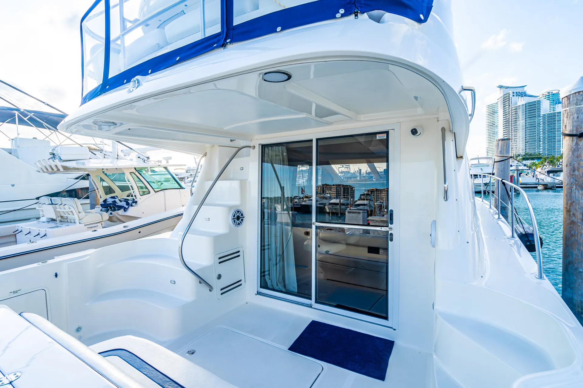 46' Flybridge Great for Birthdays • 13 Guests