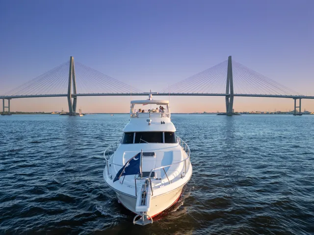 Rent a Johnson motor yacht in Mount Pleasant, SC near me