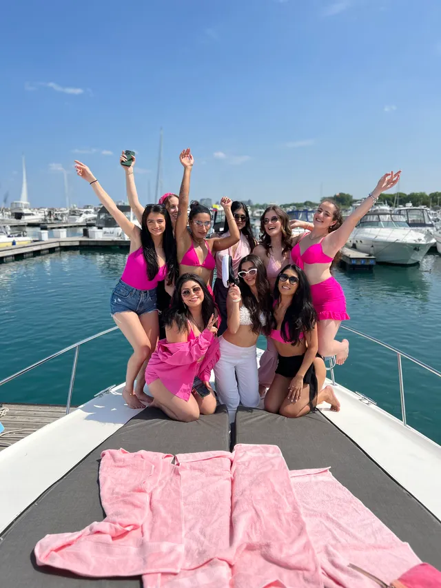 Rent a Cruisers Yachts express cruiser in Chicago, IL near me
