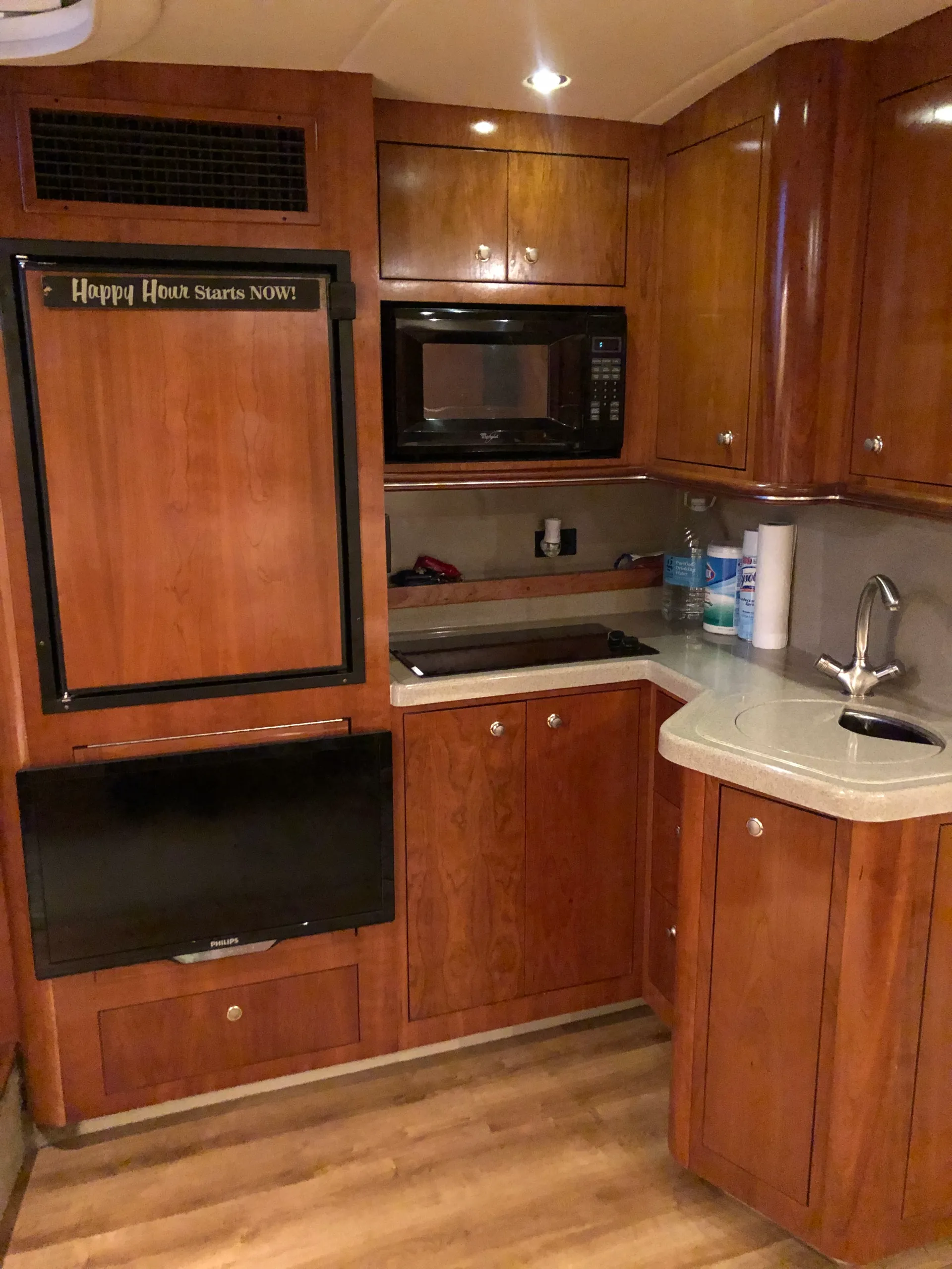 AMAZING! Luxury & Huge 40ft Cruiser Yacht…Welcome Home!