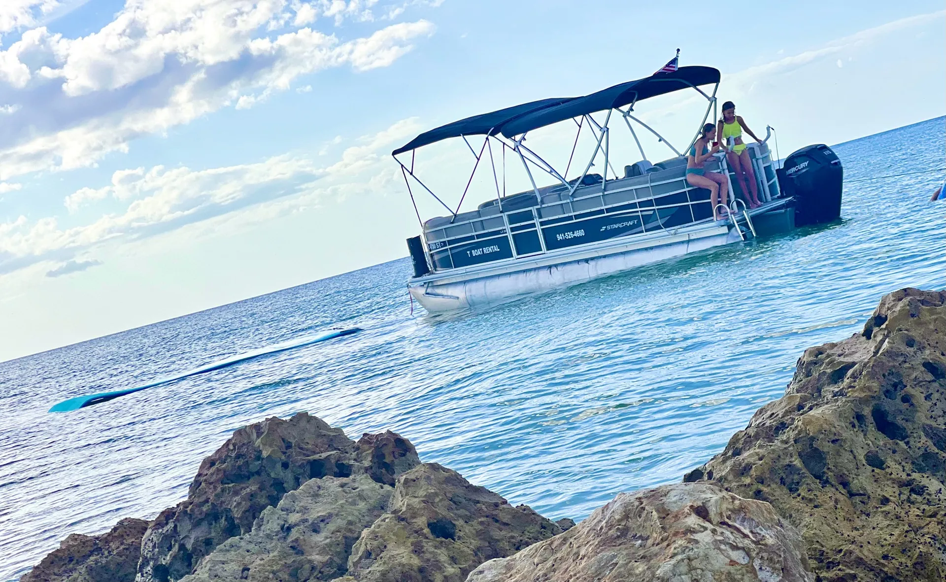 Super Comfy 22’ Pontoon In Bradenton / fuel Included!