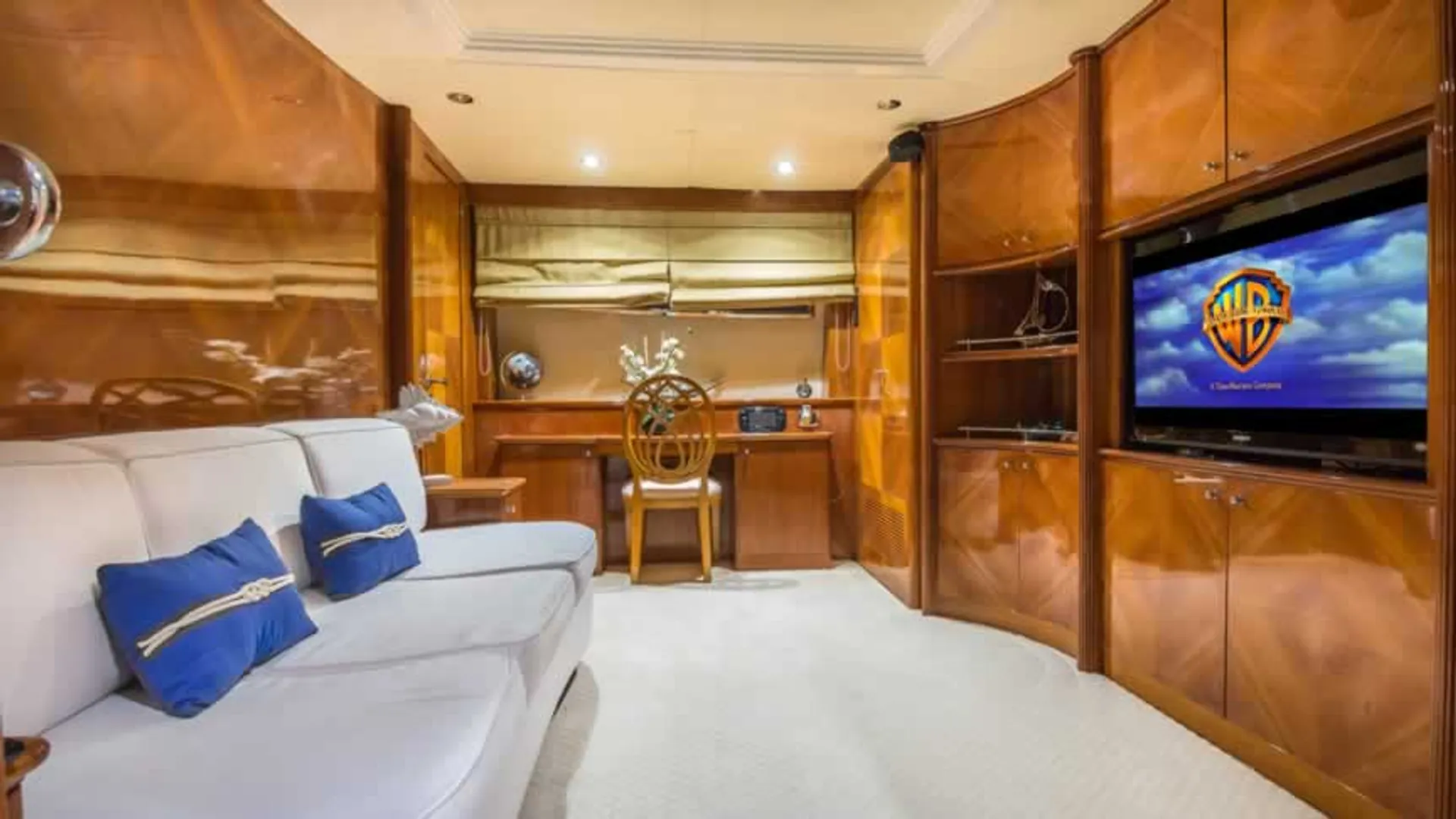 100' Yacht ➕ JACUZZI ⭐️ Best Experience In Miami