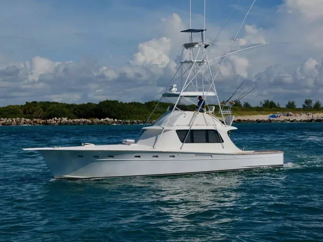 Rent a Daytona motor yacht in Marathon, FL near me