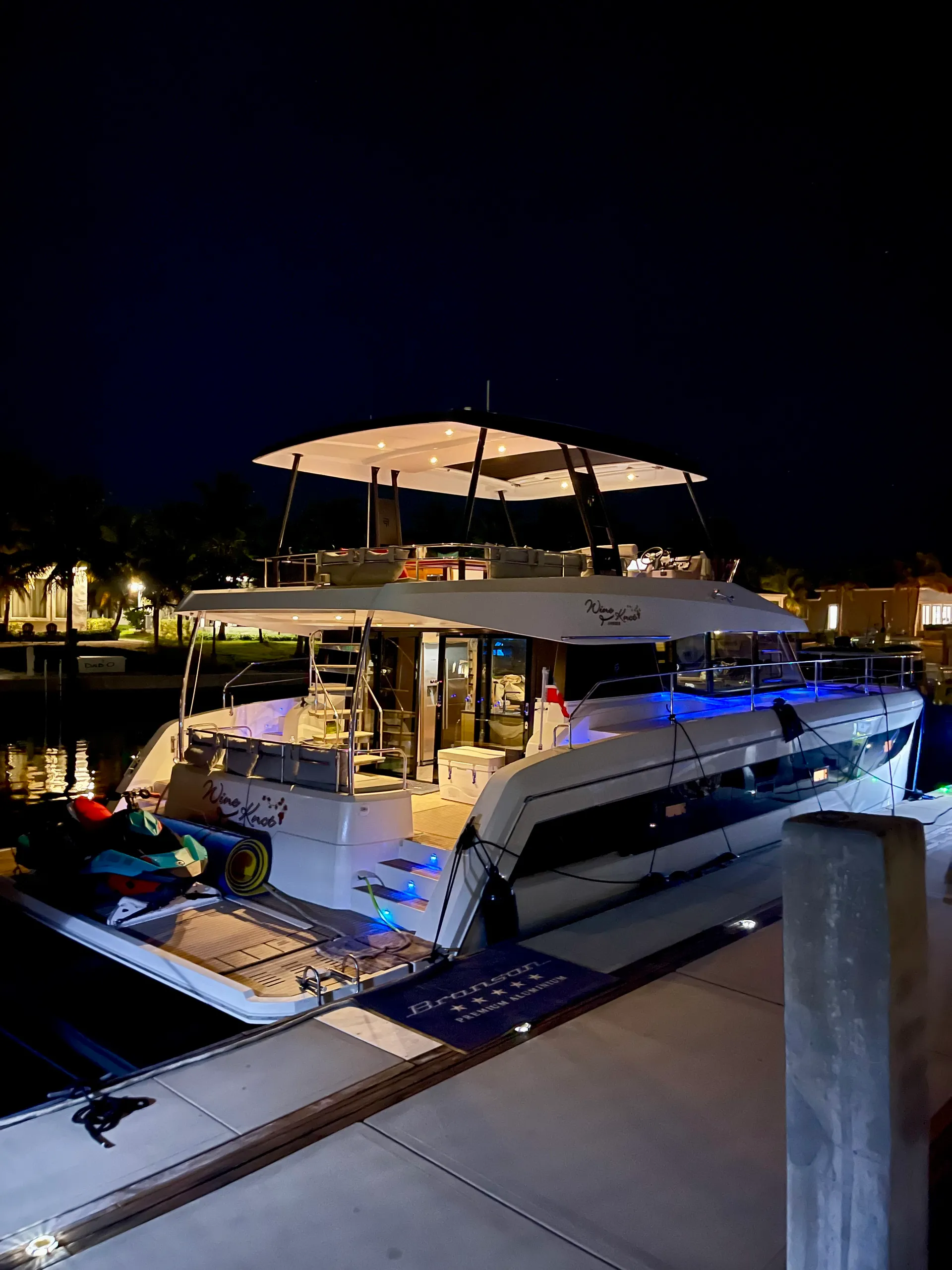 **SUMMER RATES* Luxury Power Catamaran FUEL, CAPTAIN AND STEW INCLUDED