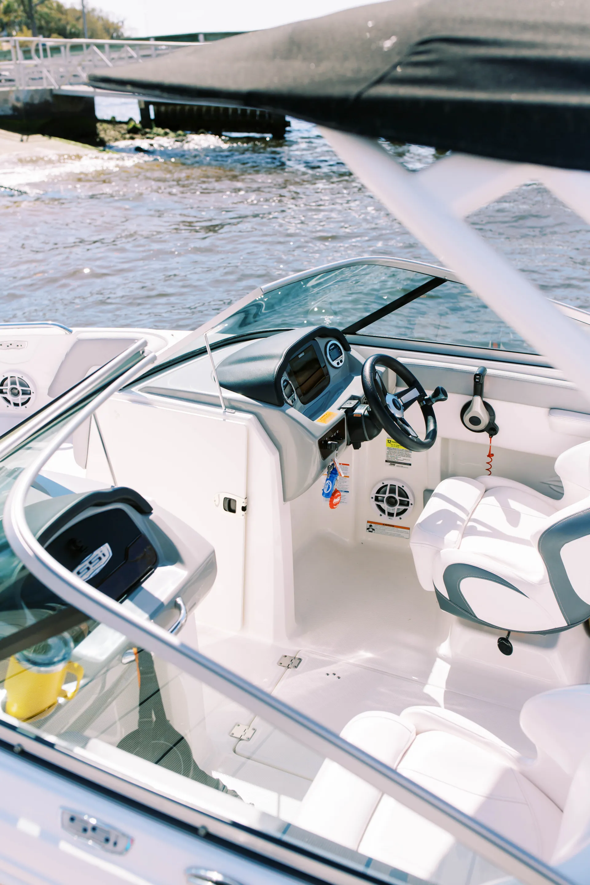 Beautiful Chaparral Boat for a perfect leisure day! 