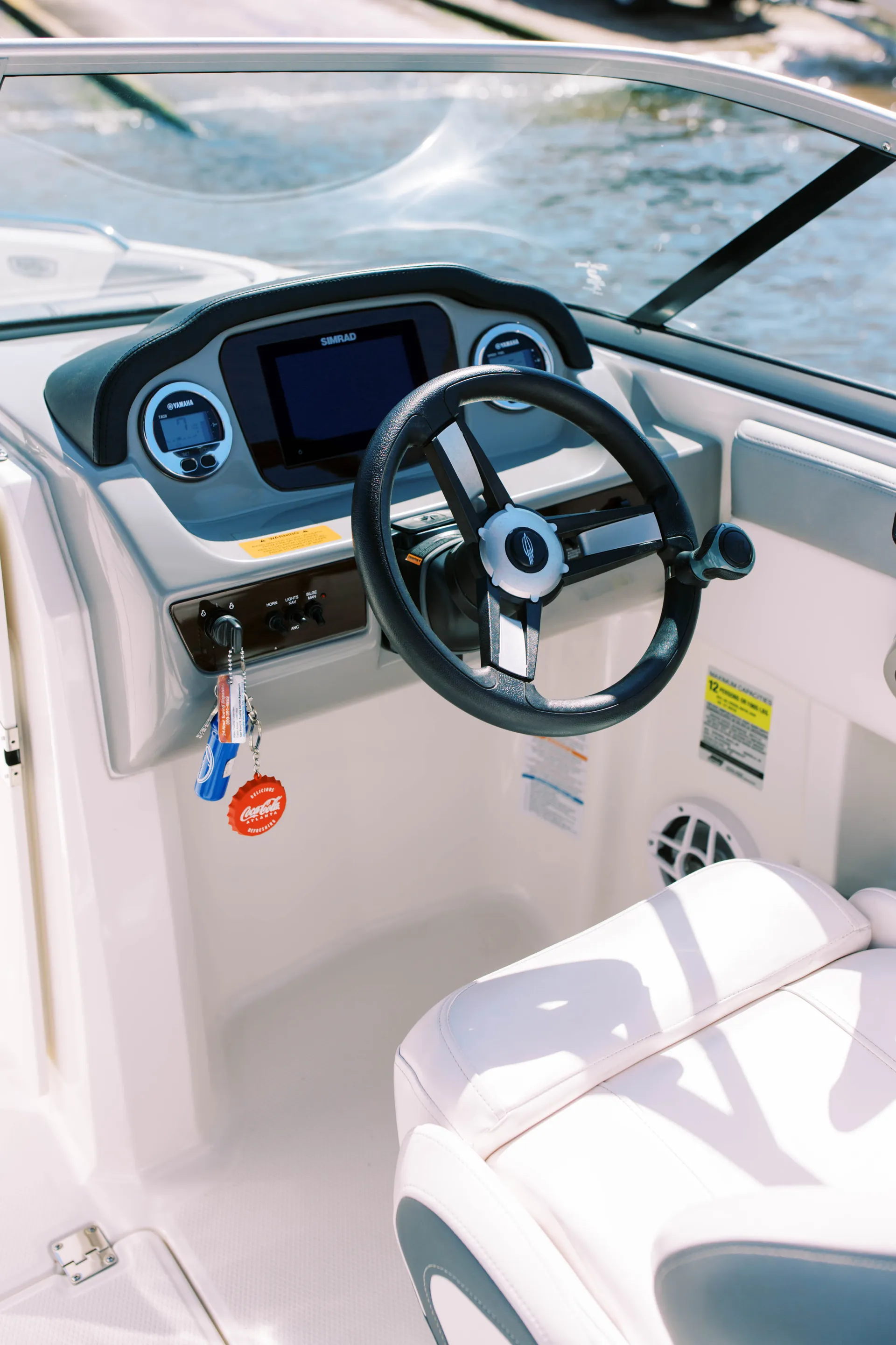 Beautiful Chaparral Boat for a perfect leisure day! 