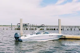 Beautiful Chaparral Boat for a perfect leisure day! 