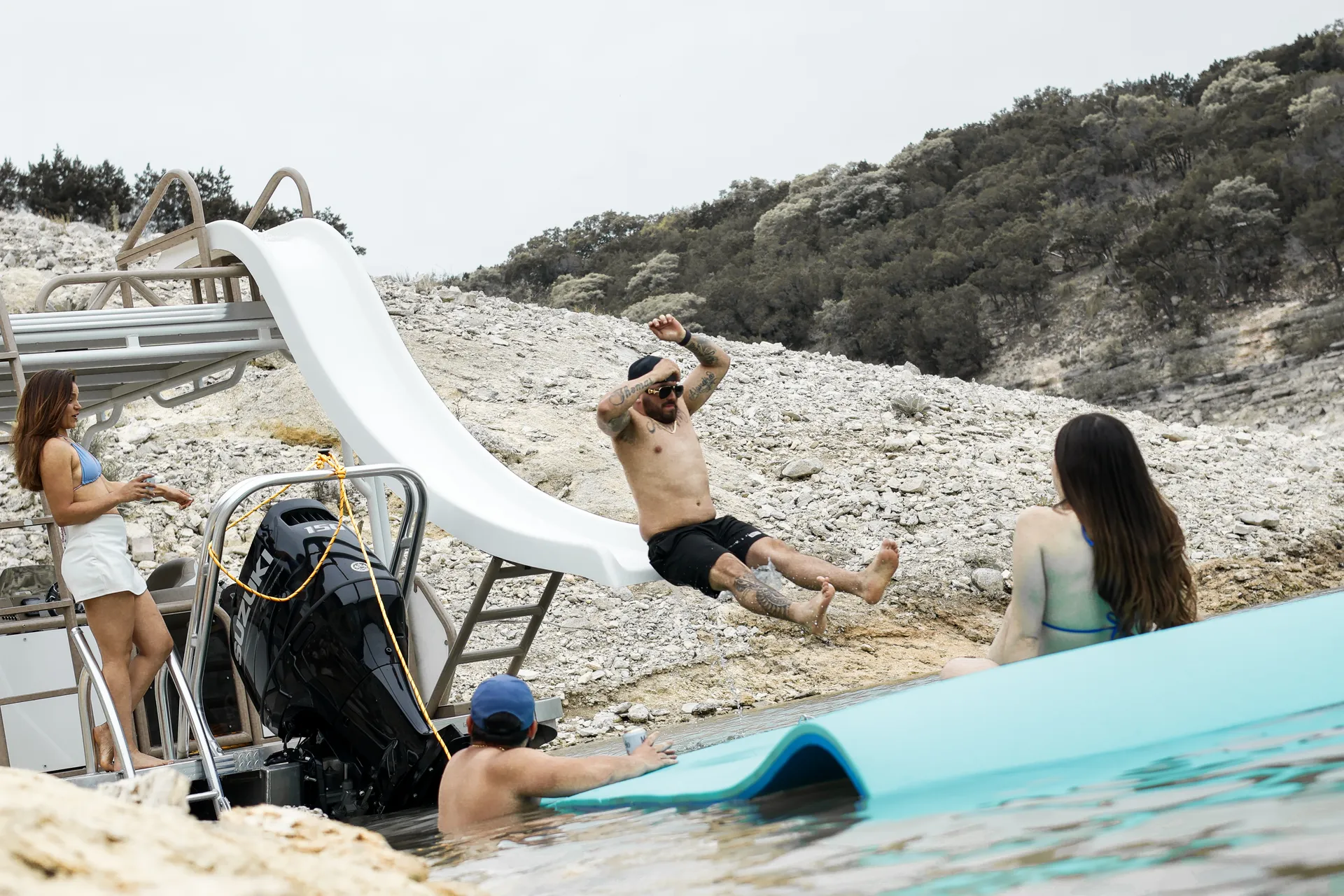 Aloha Pontoons Tropical in Austin, TX — photo 3
