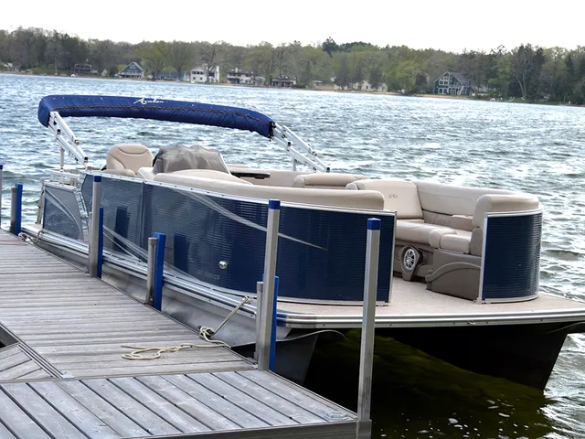Rent a AVALON PONTOONS pontoon in Burlington, WI near me