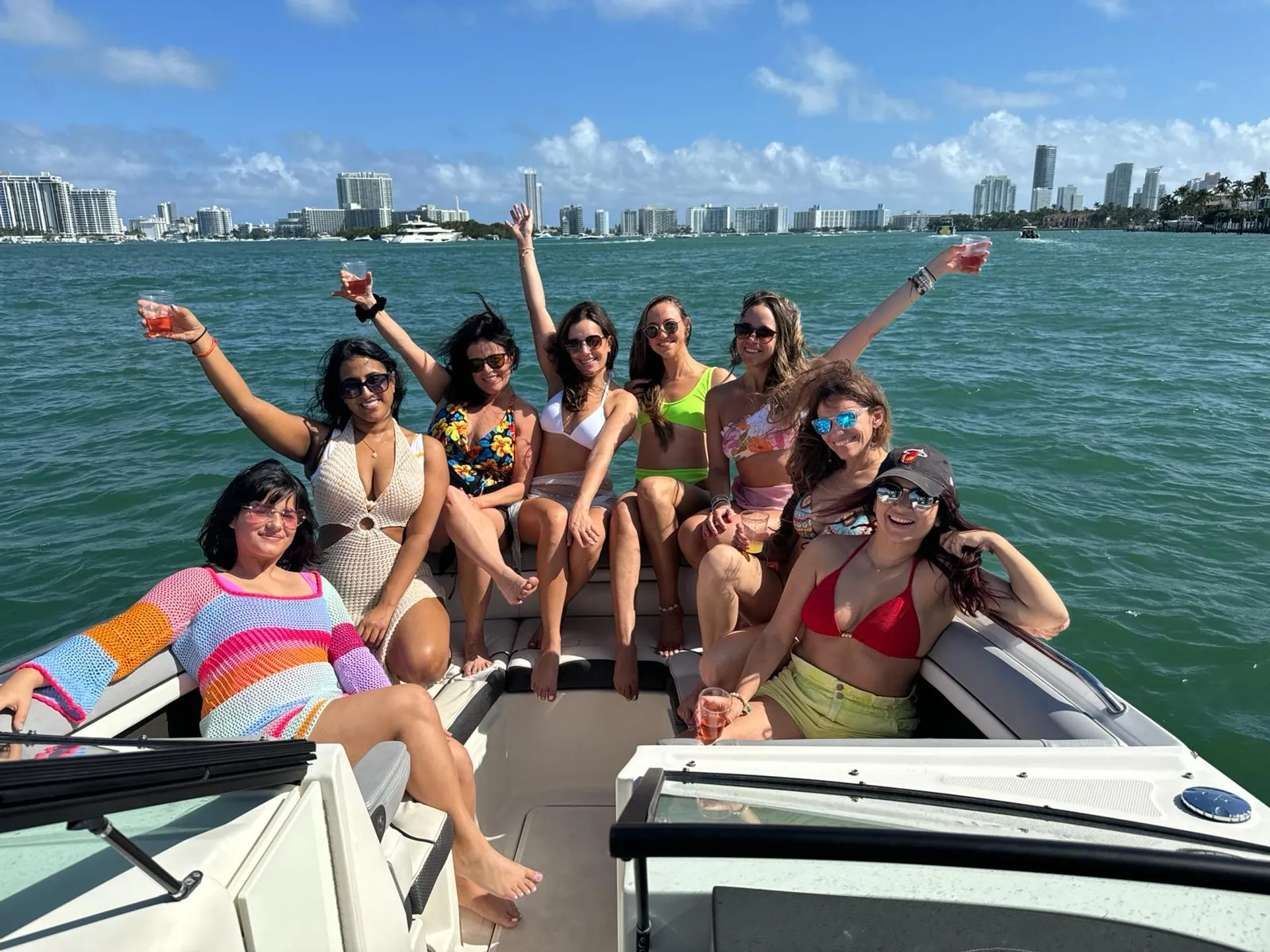 AMUSING PARTY ON 30’ SUNDECK!! FREE HOUR PROMOTION!! NO HIDDEN FEES!!