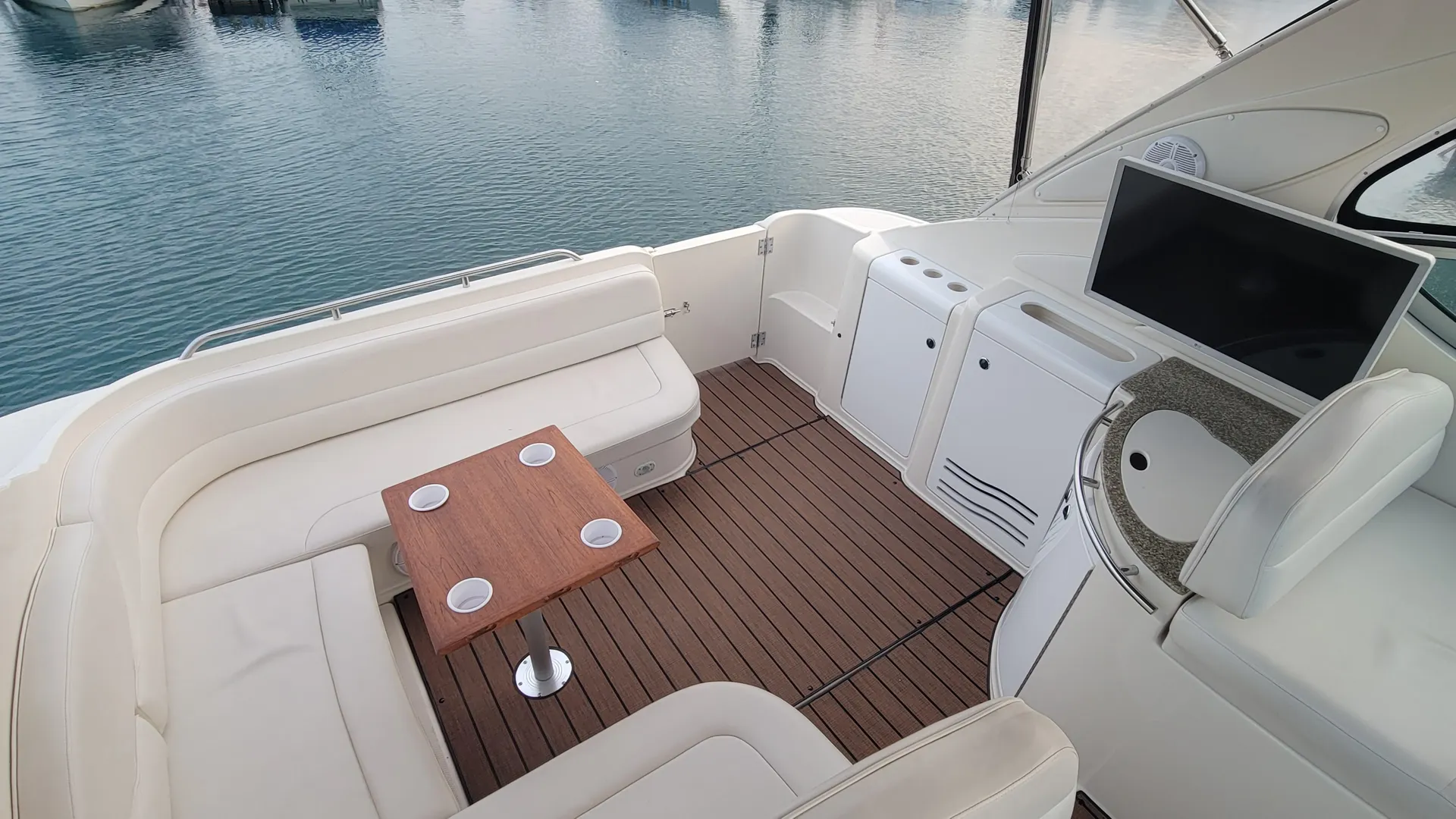 Play Pen Cruise - 40 foot Maxum Yacht - Discounts Available