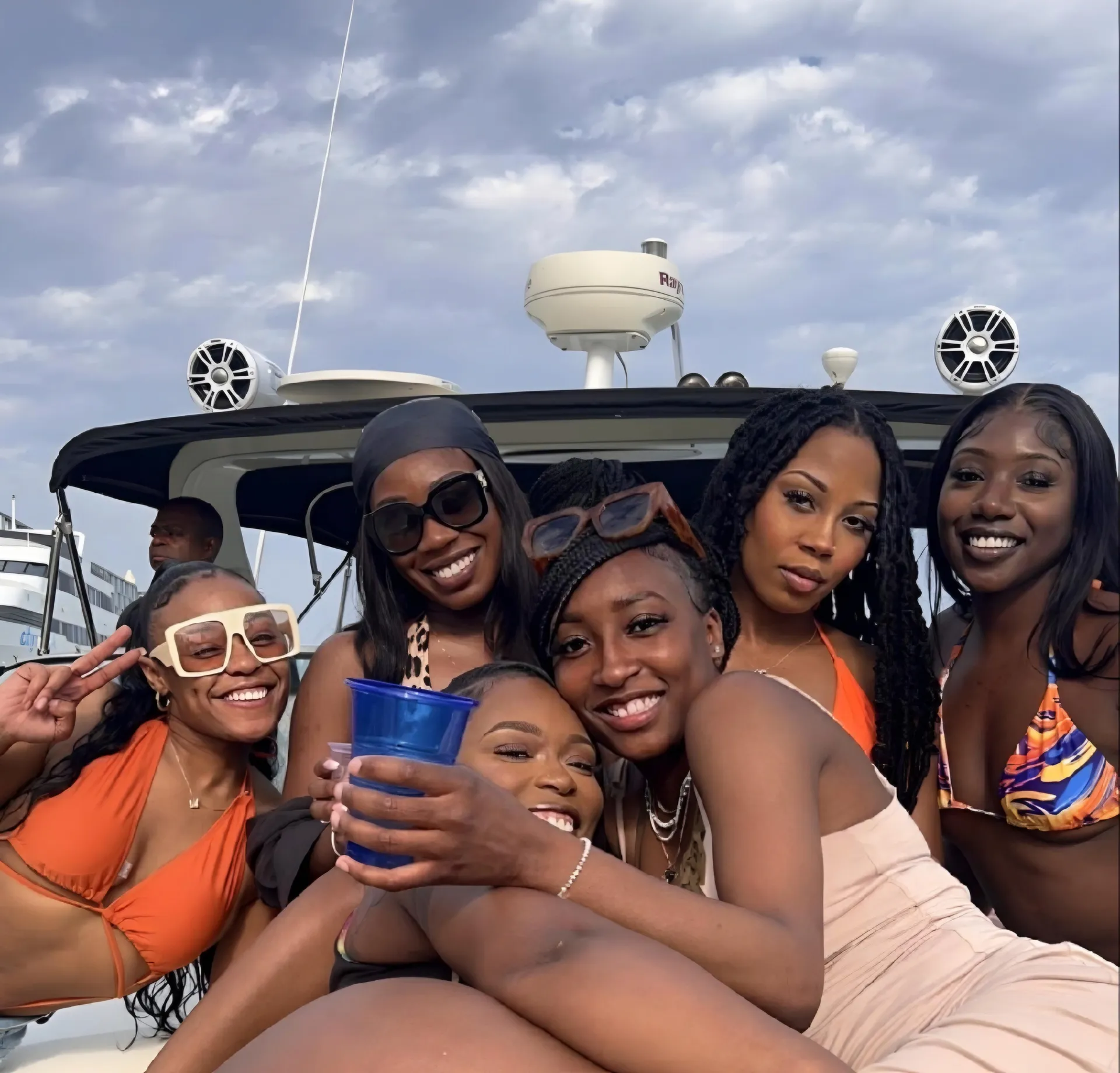 Play Pen Cruise - 40 foot Maxum Yacht - Discounts Available