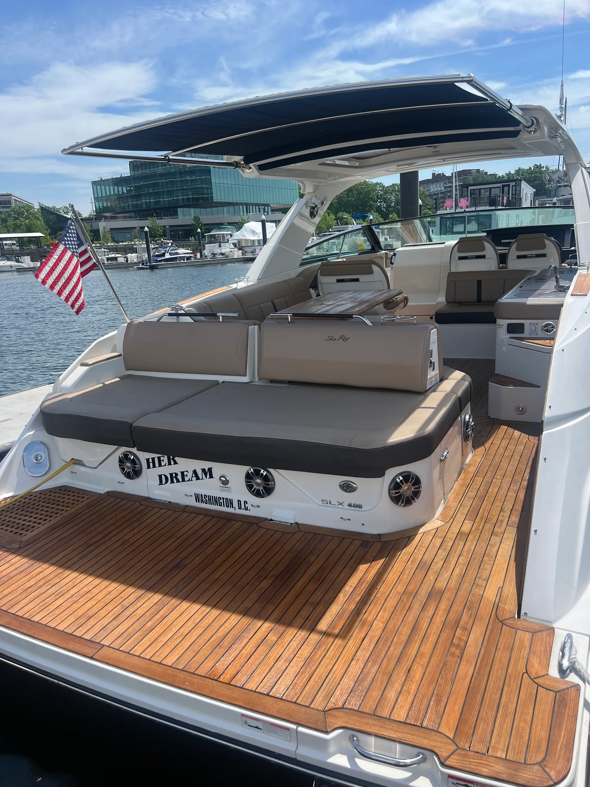 Want to entertain?... Welcome aboard "The Entertainer"! 40' Sea Ray