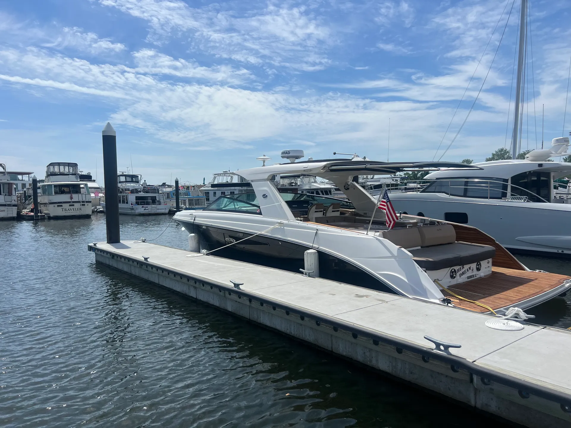 Want to entertain?... Welcome aboard "The Entertainer"! 40' Sea Ray