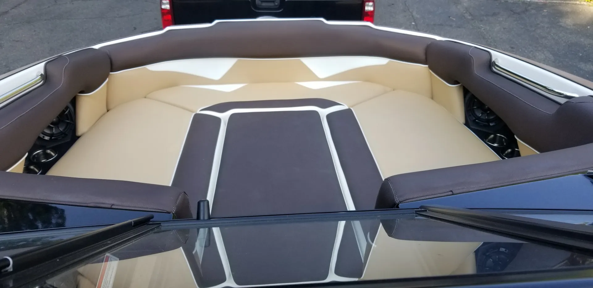 2019 Moomba Makai Wake Boat. Get Your Wake on Wattsbar Lake!