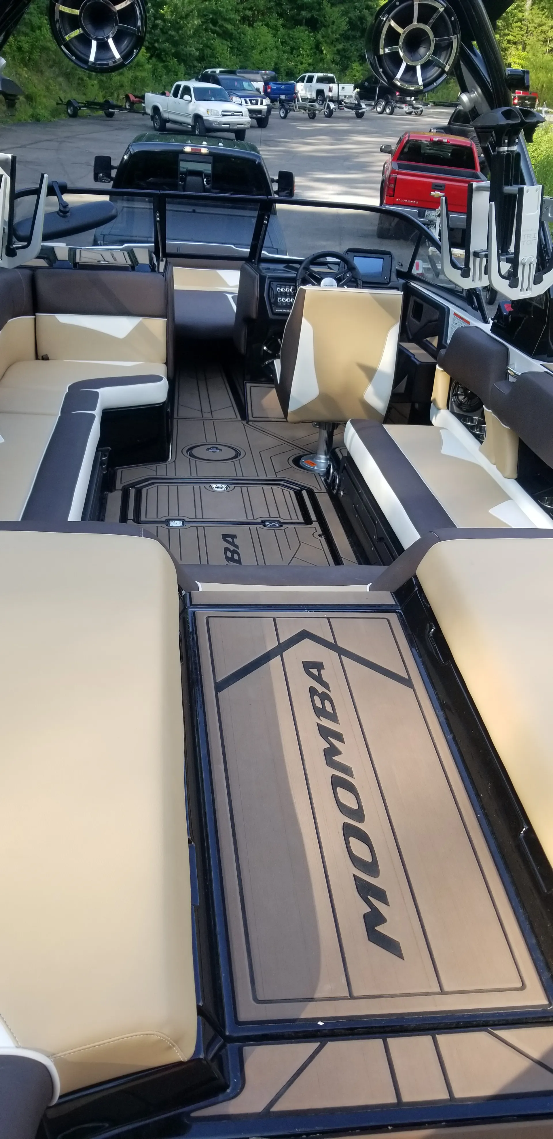 2019 Moomba Makai Wake Boat. Get Your Wake on Wattsbar Lake!