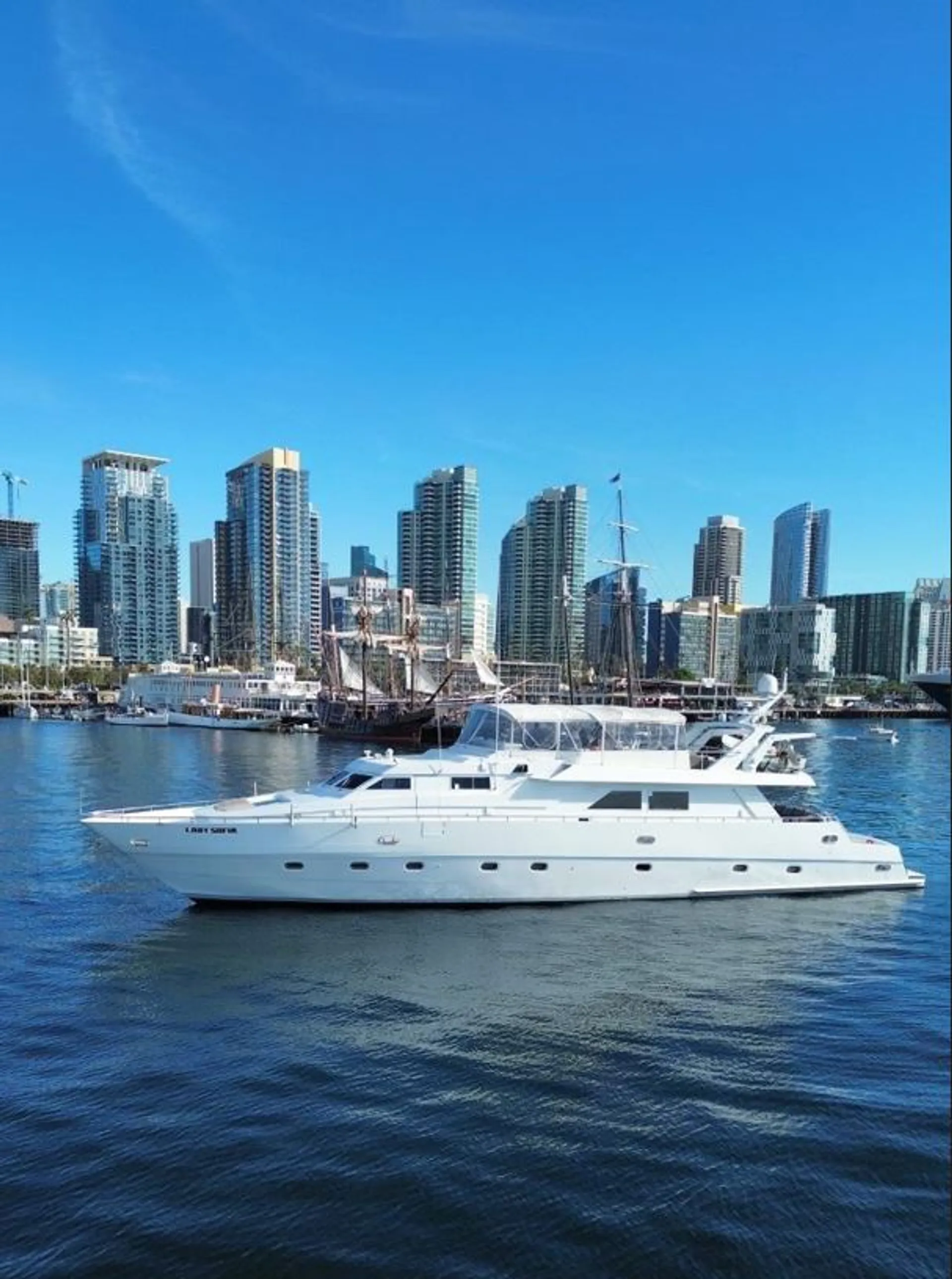 100 ft Moira beautiful cruiser yacht 