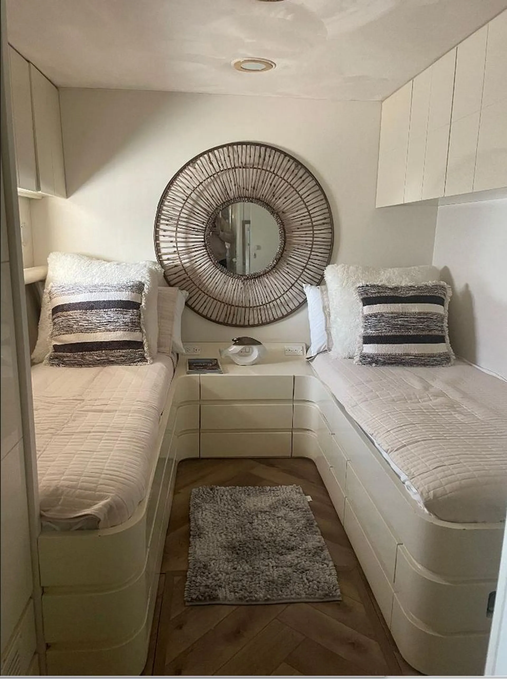 100 ft Moira beautiful cruiser yacht 