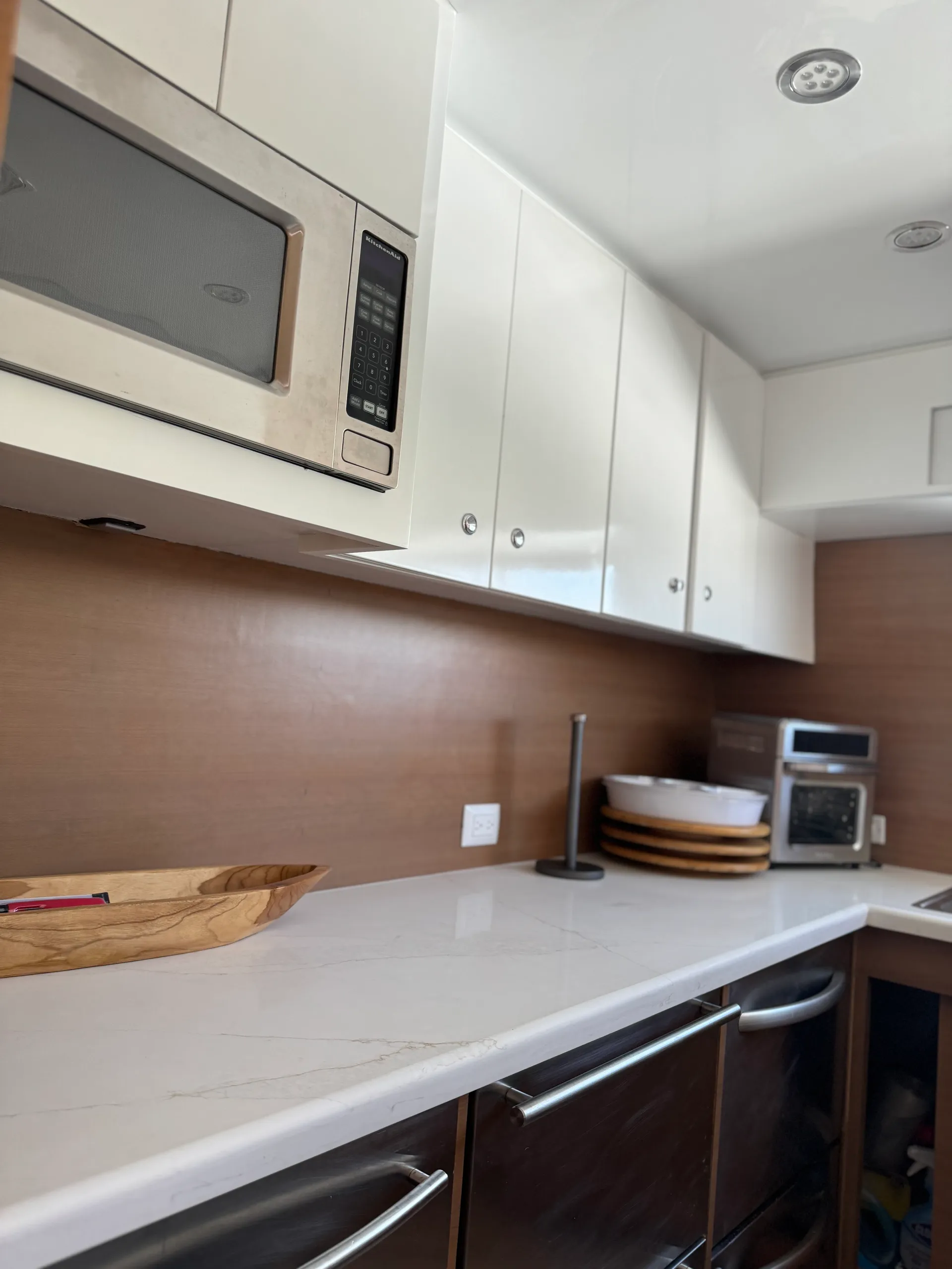 100 ft Moira beautiful cruiser yacht 