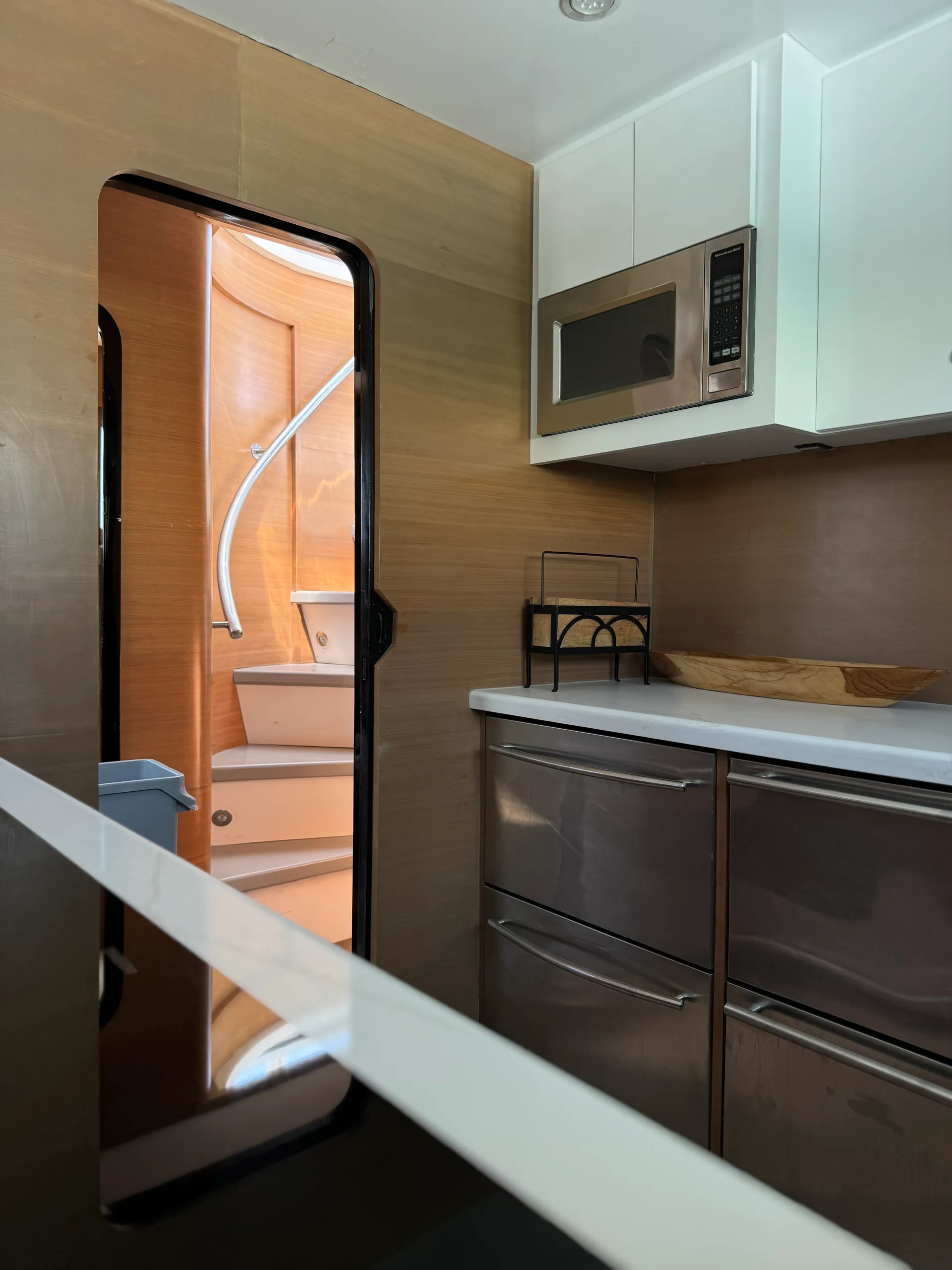 100 ft Moira beautiful cruiser yacht 