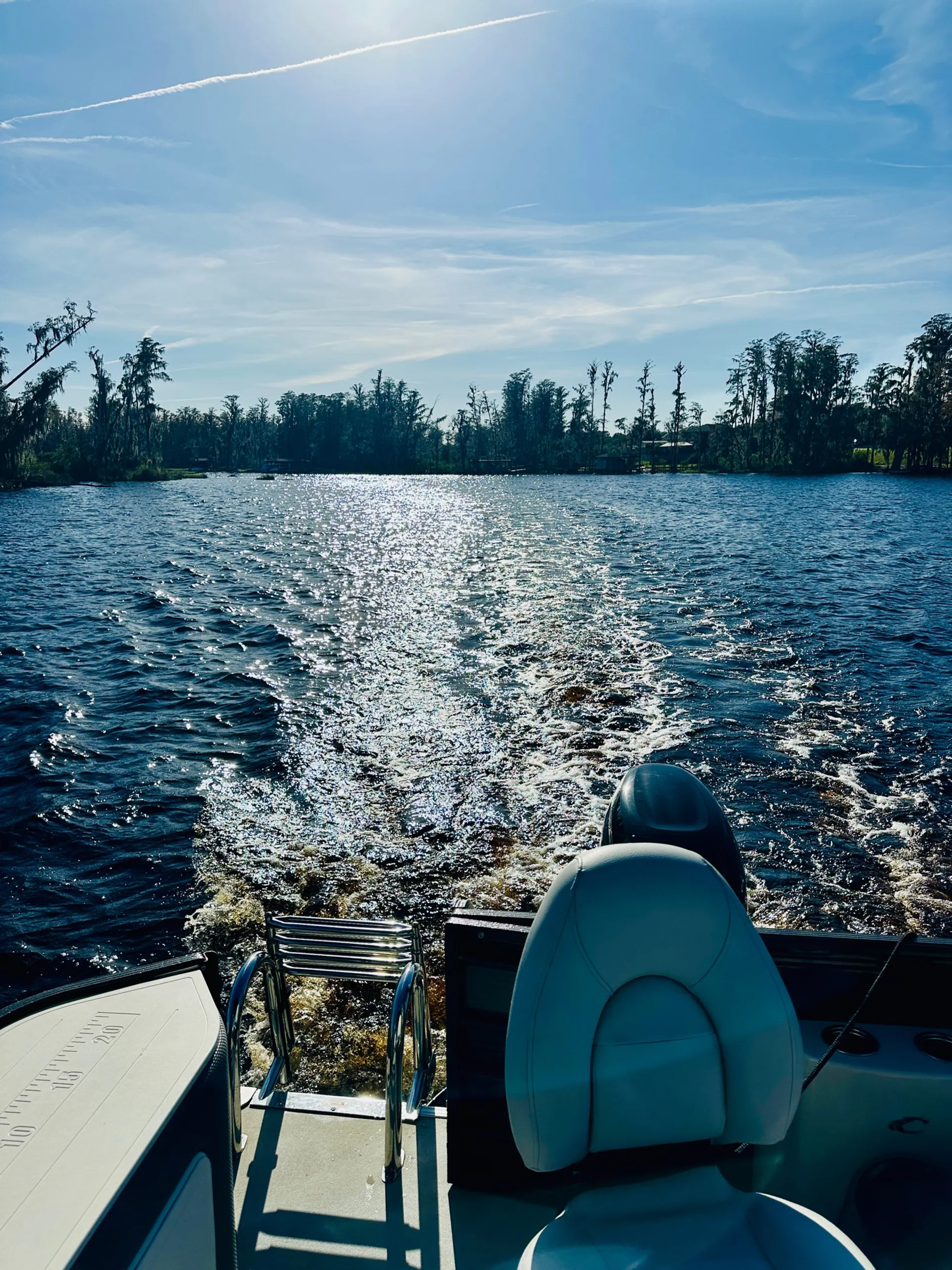 2022 Pontoon Boat ready to enjoy the Clermont Chain of Lakes!
