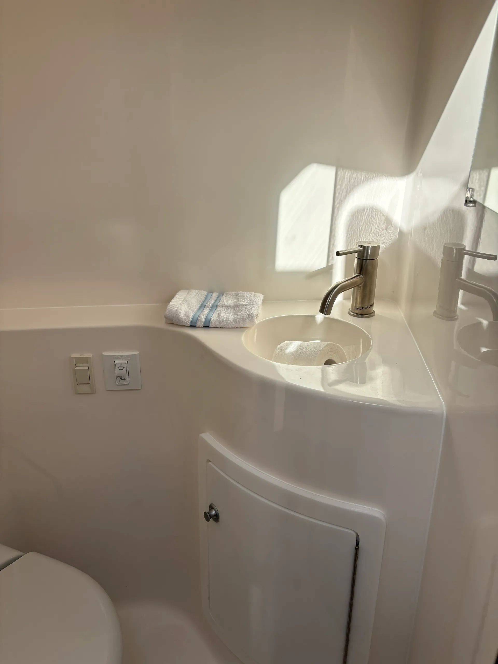 Brand new! Fully loaded-Awesome captain!