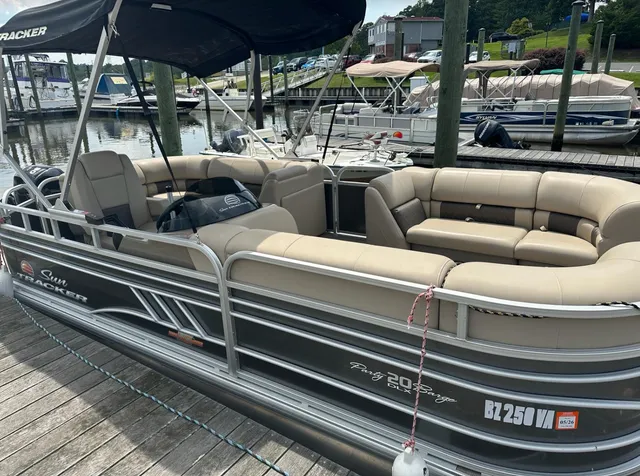 Rent a SUN TRACKER pontoon in Clearwater, FL near me
