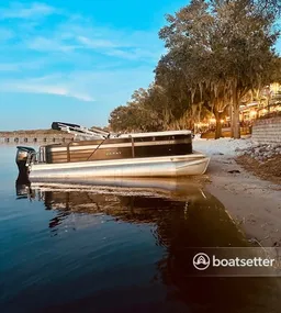2022 Pontoon Boat ready to enjoy the Clermont Chain of Lakes!